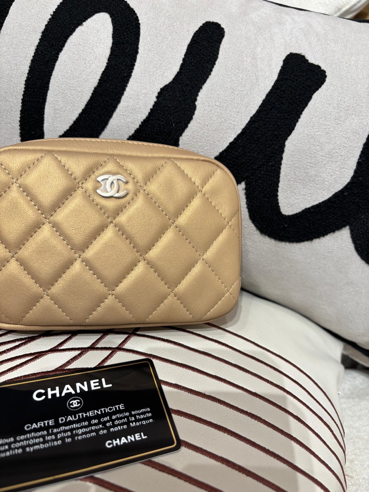 未使用品Chanel pouch calfskin  100%Authentic,unused,✅27card✅dust bag 