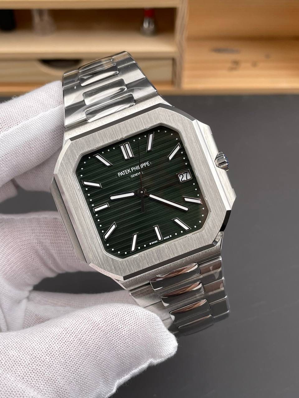 百达翡丽鹦鹉螺系列复刻男士腕表，绿色表盘，精钢表带