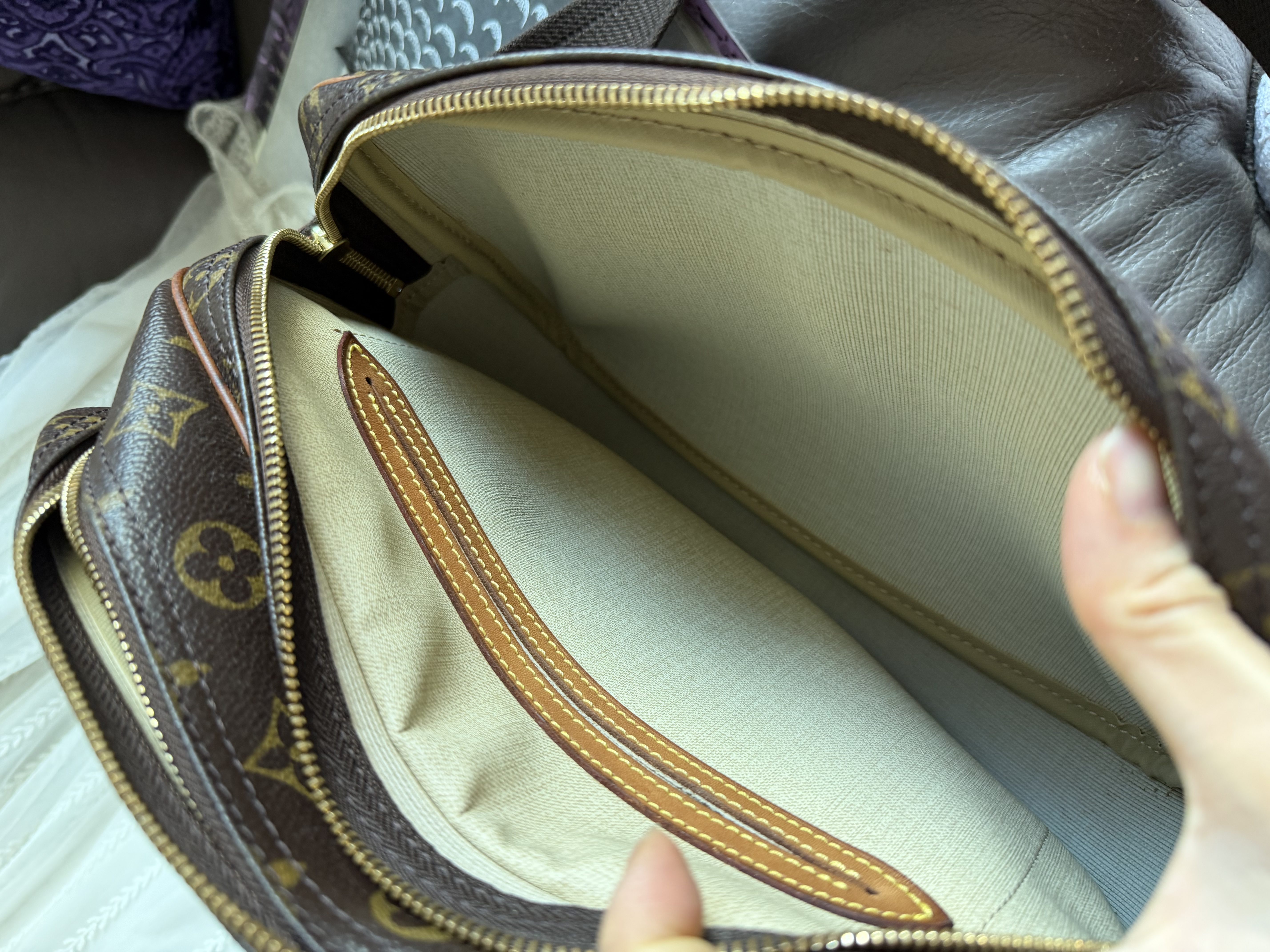 Lv monogram reporter bag 