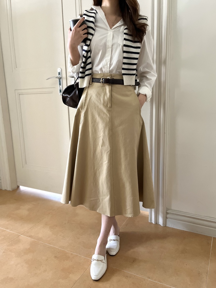 The Signature Flare Skirt (Beige)