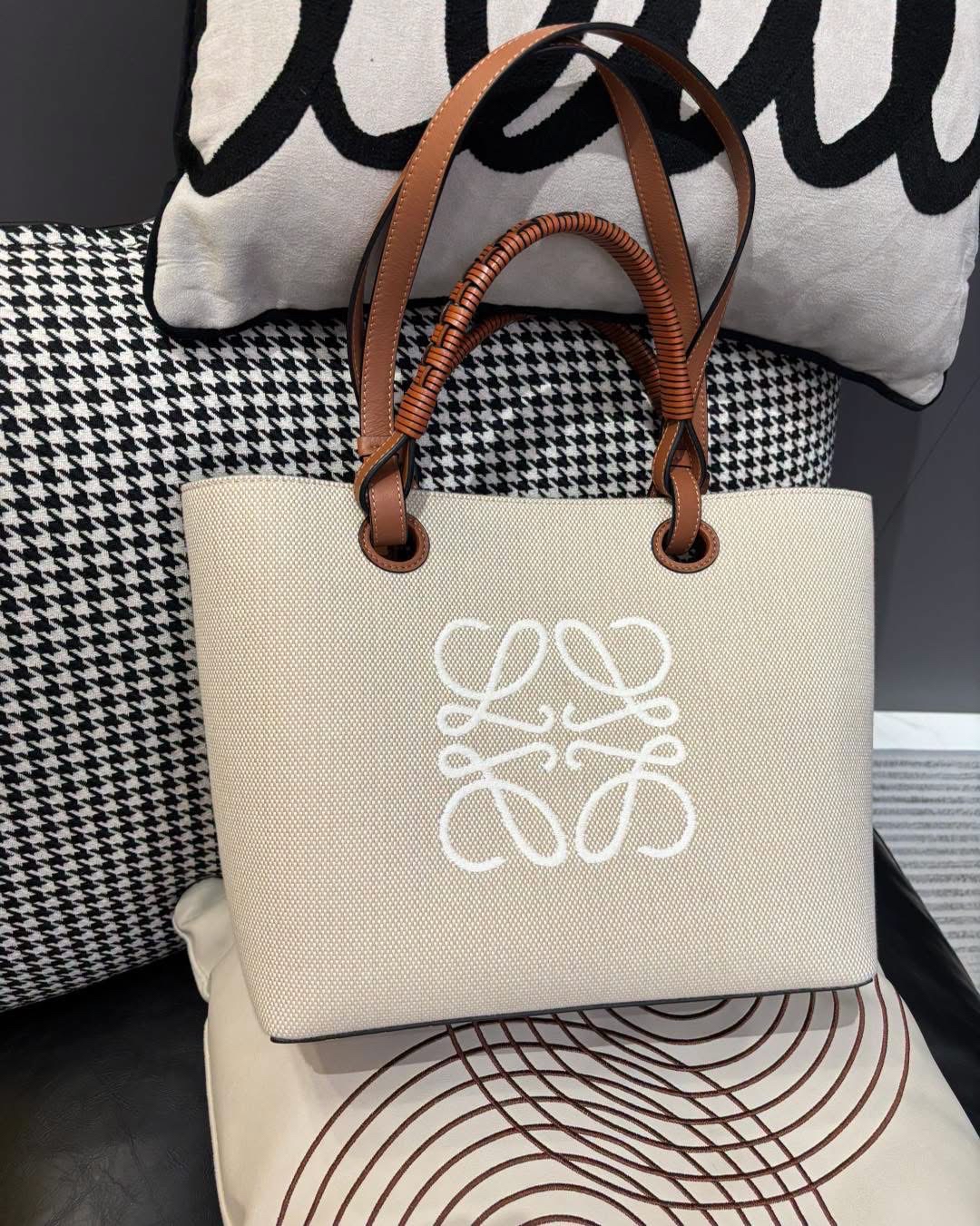 Loewe anagram tote bag  100%Authentic ,98%new✅塵袋