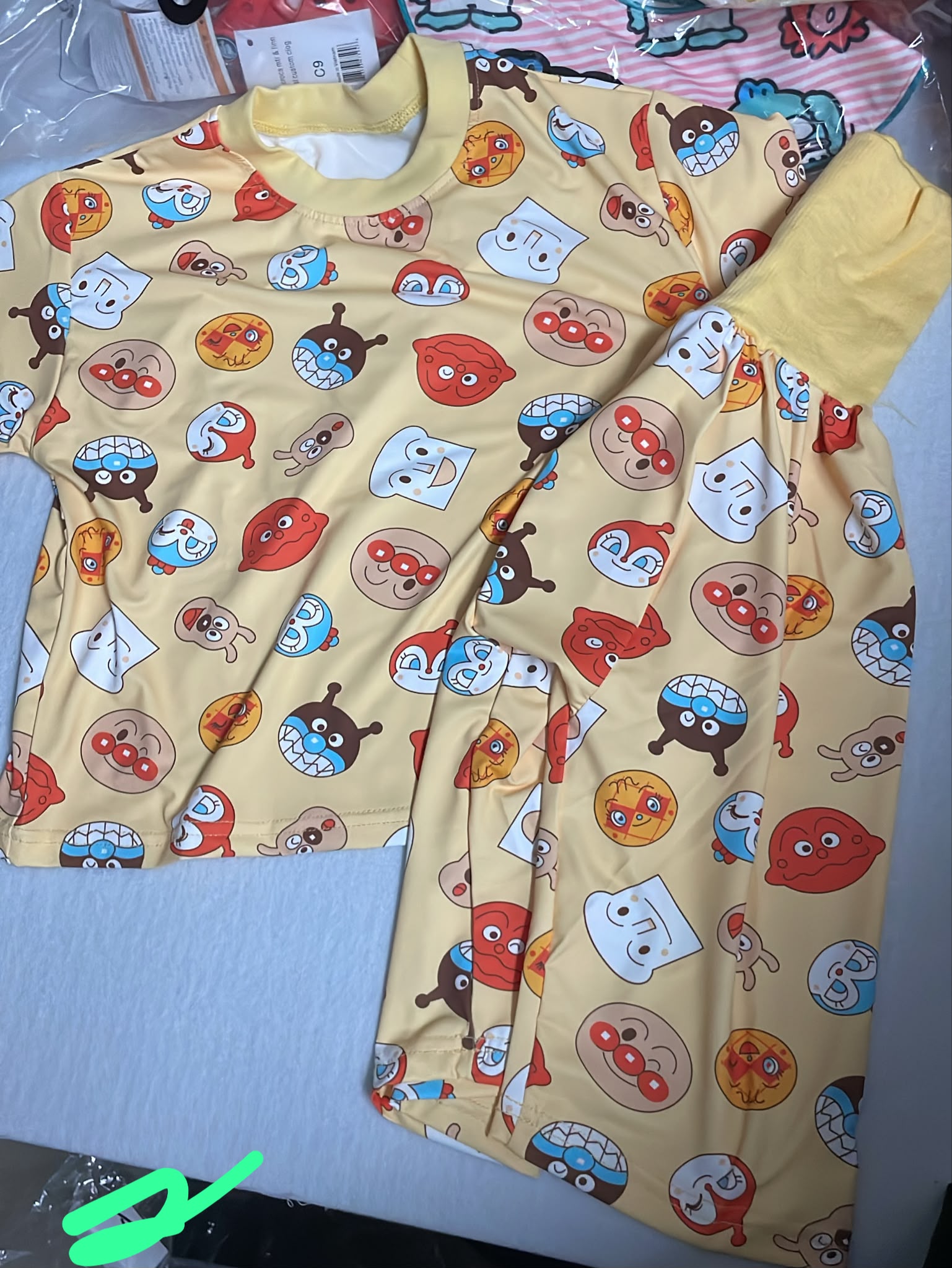 超舒服超滑麵包超人護肚褲套裝 100碼清貨不設儲貨box-X