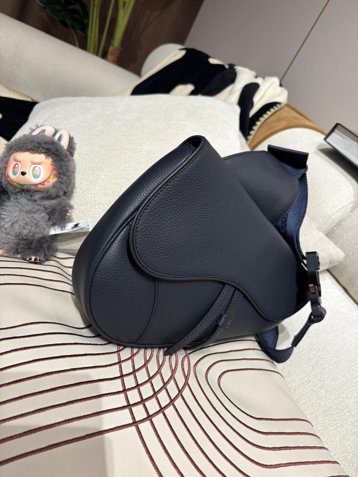 Dior saddle bag calfskin men  100%Authentic ,98%new✅dust bag  