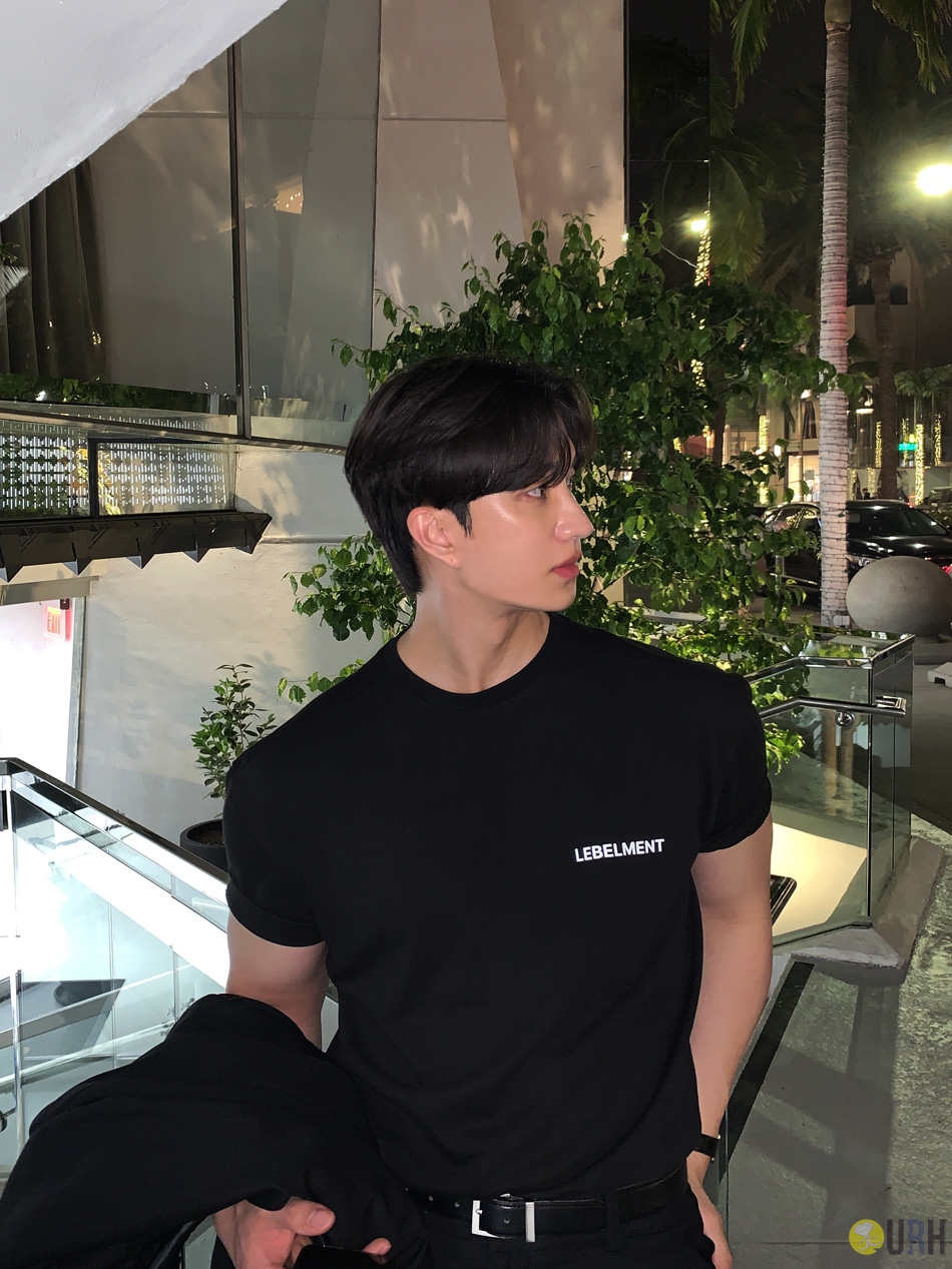 【100%保證韓國直送】韓國品牌原創系列 簡約前後字母印花挺闊修身肌肉版型短袖 Tee 👕 [3 color] RL114906