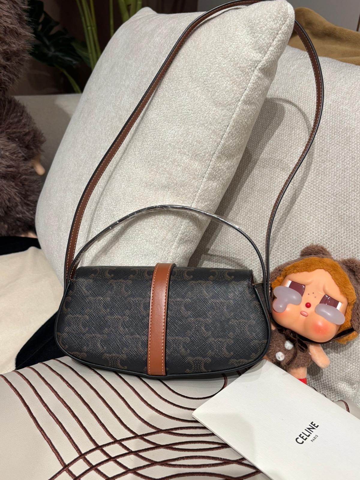 CELINE CLUTCH ON STRAP TABOU IN TRIOMPHE,100%Authentic ,99%new ✅收據✅dust bag 