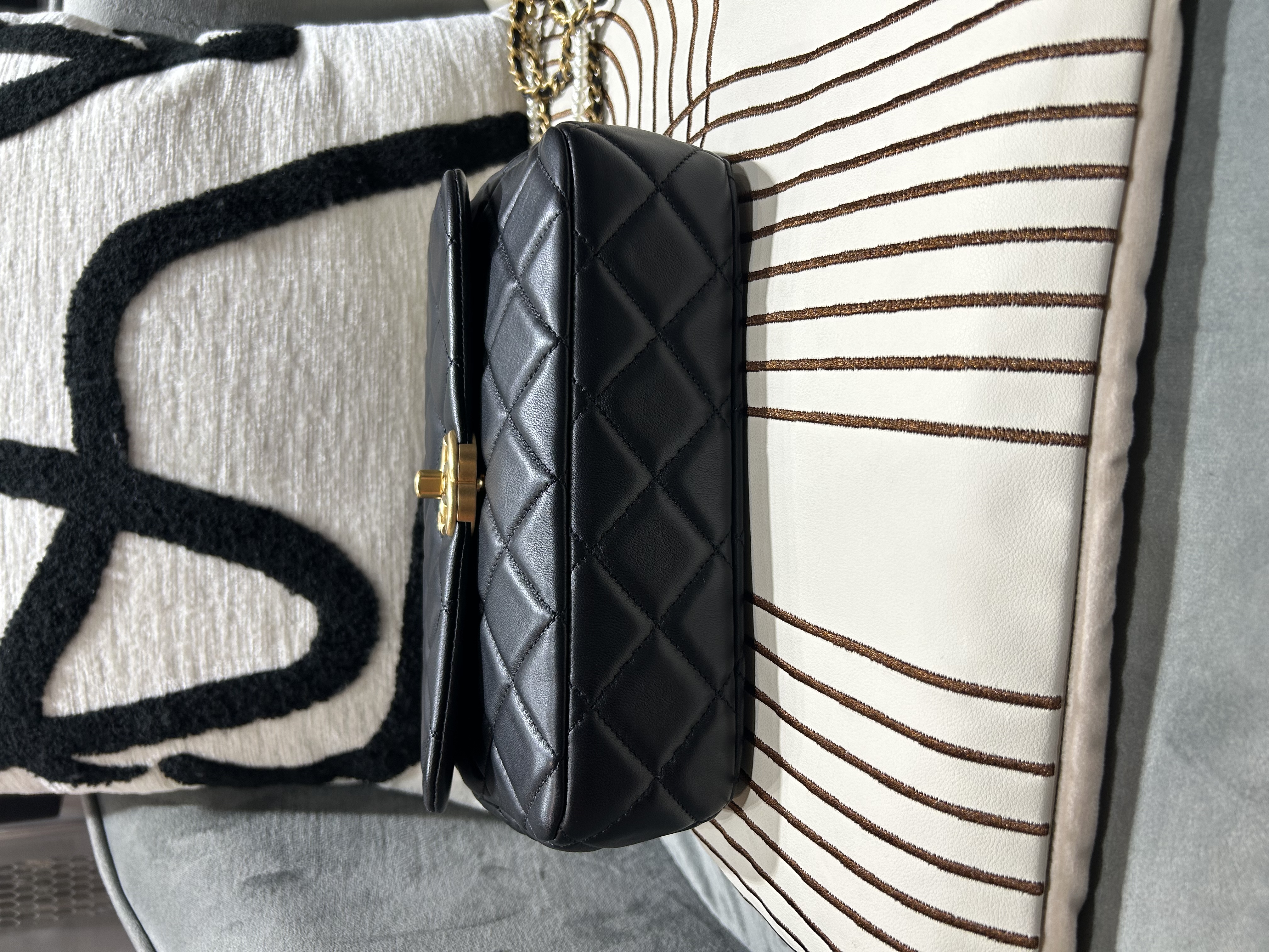 Chanel Plaid Shoulder Bag AS5353 100%Authentic, 98%new☑️收據☑️晶片☑️Dust bag☑️Box