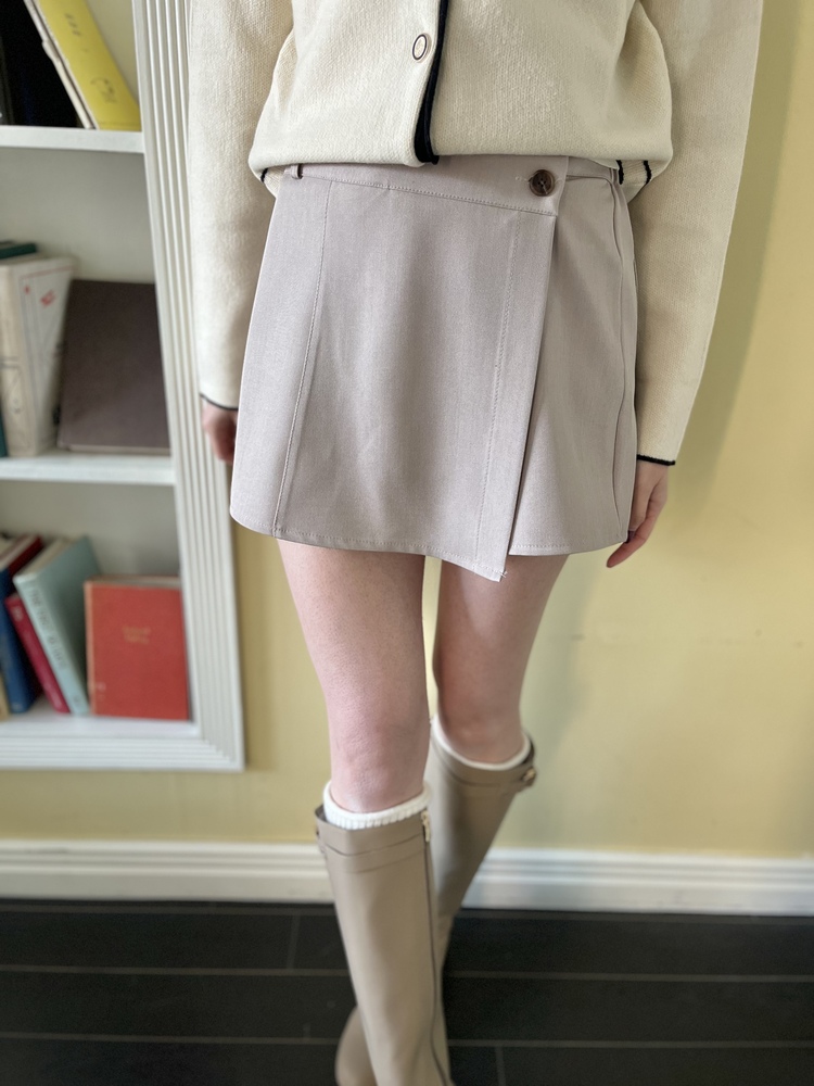 Front-Overlap Skorts (Mocha Beige)