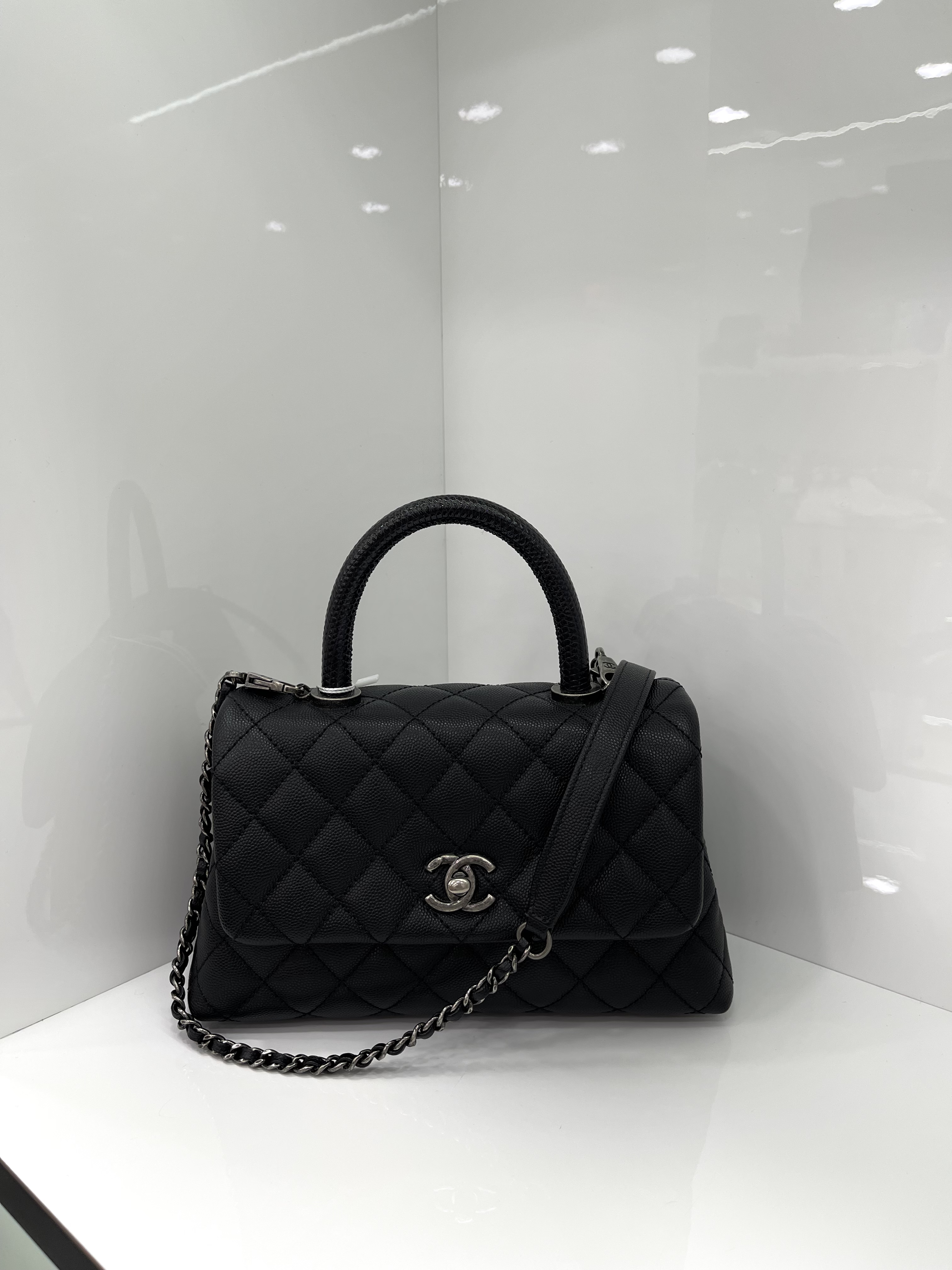 Pre-owned Chanel Coco handle bag black