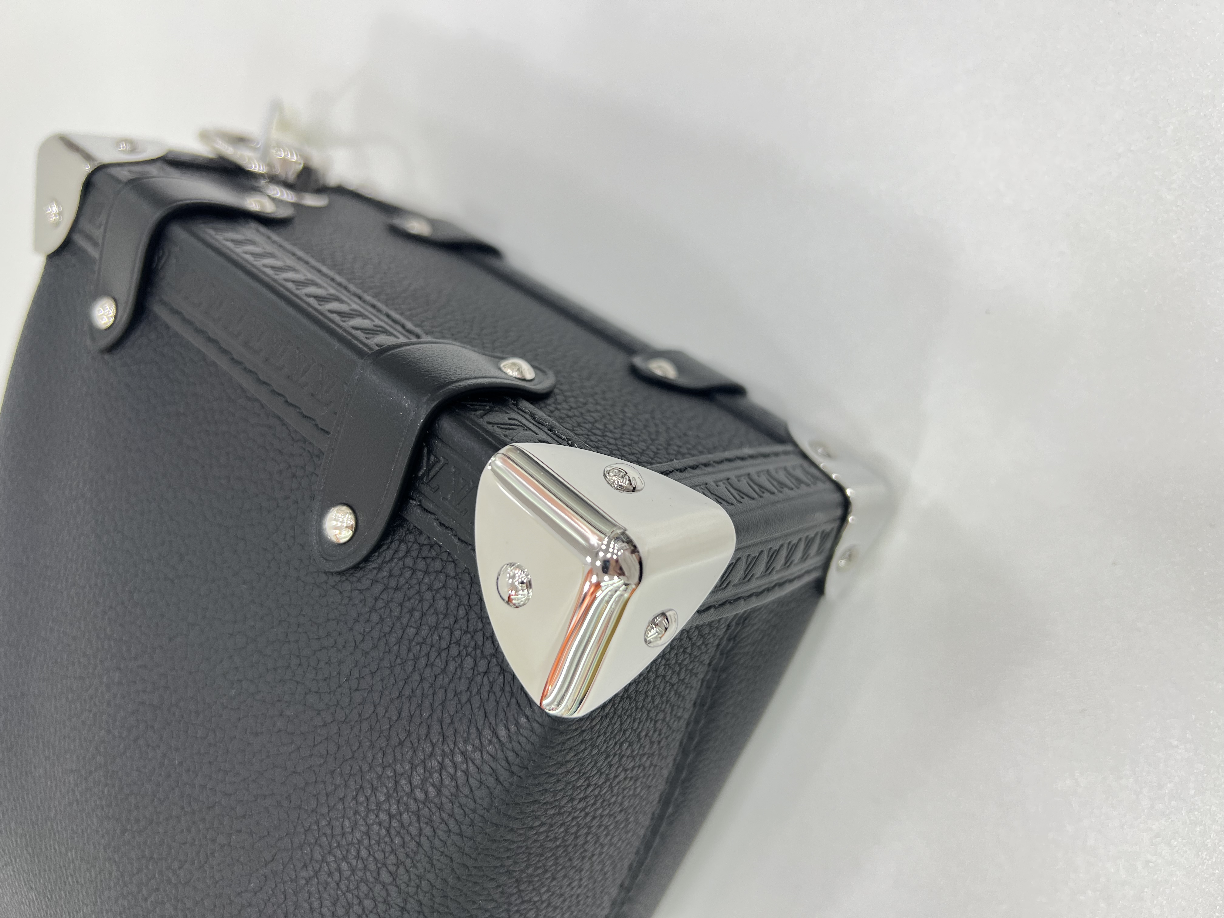 直播貨品 |  [1個-$100 2個-$300］E27