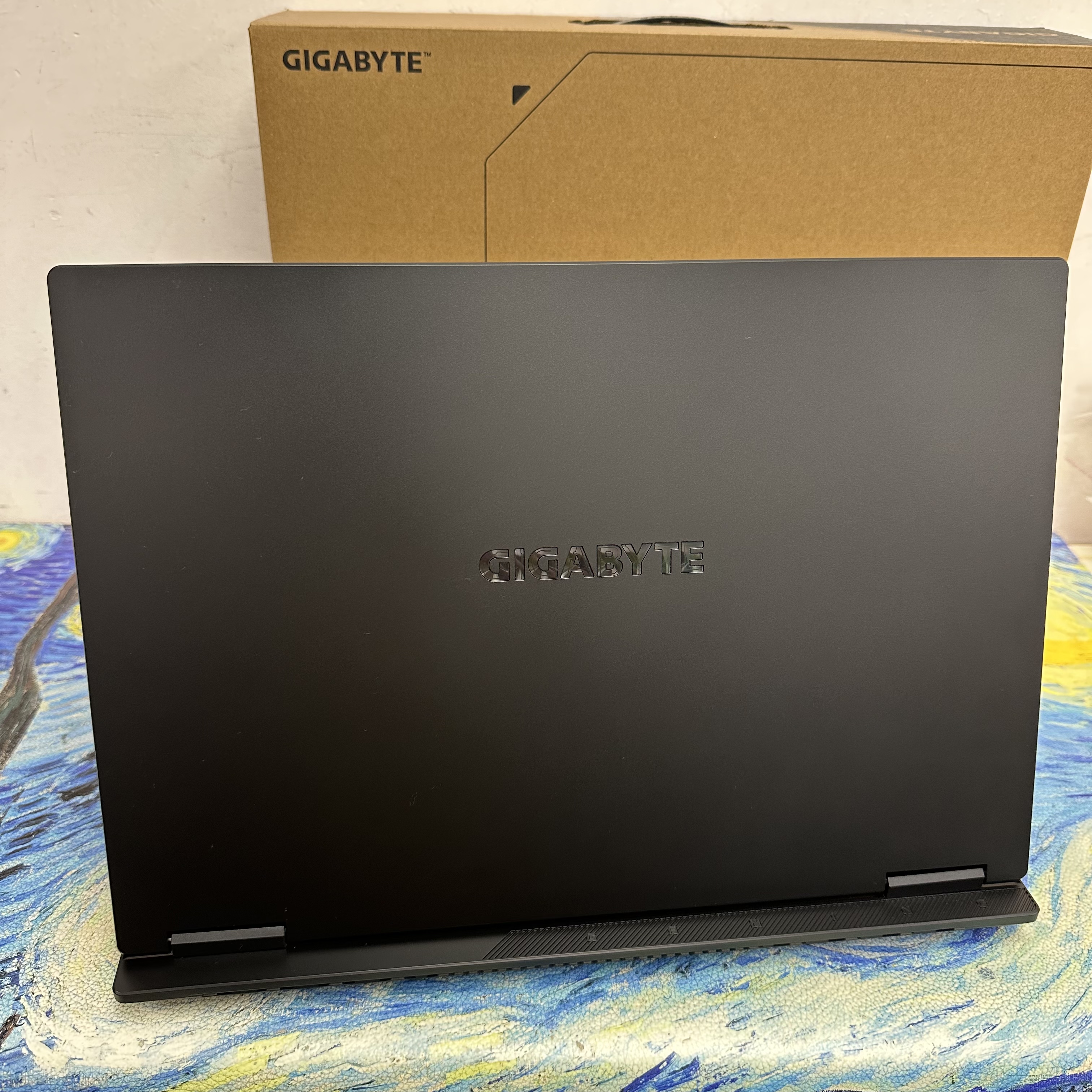 (RTX 5060台灣名牌技嘉電競機❤️‍🔥) 技嘉 GIGABYTE i7-13700H/32GB Ram/1TB SSD/16寸 Mon 165Hz/暢遊任何3A大作/1200p/Gaming Laptop/Notebook / Gaming Notebook / PC / Movie / Netflix / Win11/ Office / GTA
