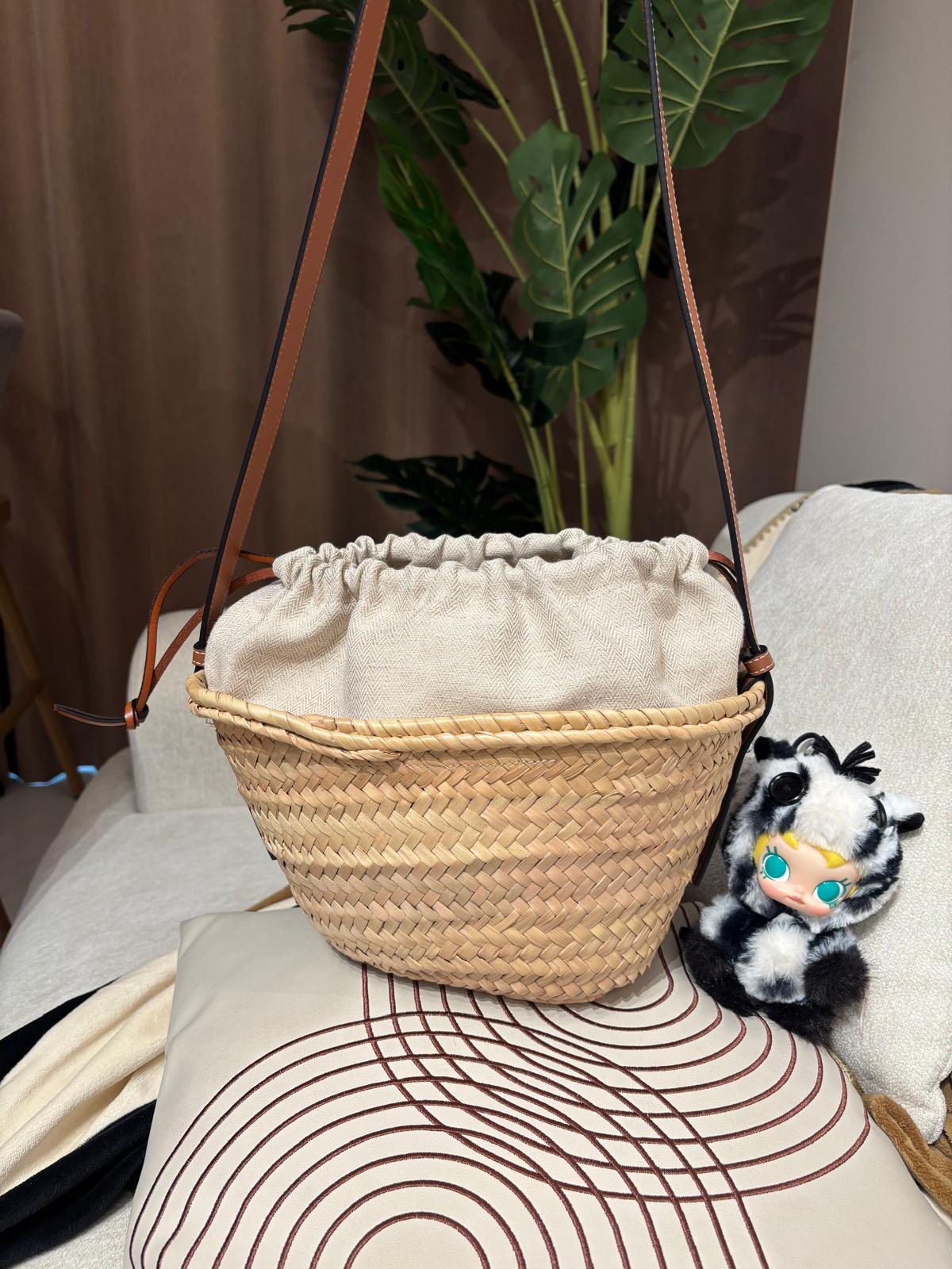 Loewe RAFFIA shoulder bag 斜孭袋 100%Authentic ,98%new ✅dust bag  