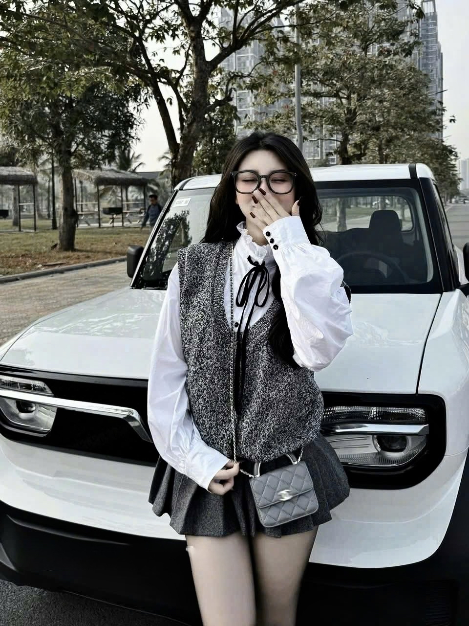 荷葉邊領襯衫及褶襬洋裝兩件套