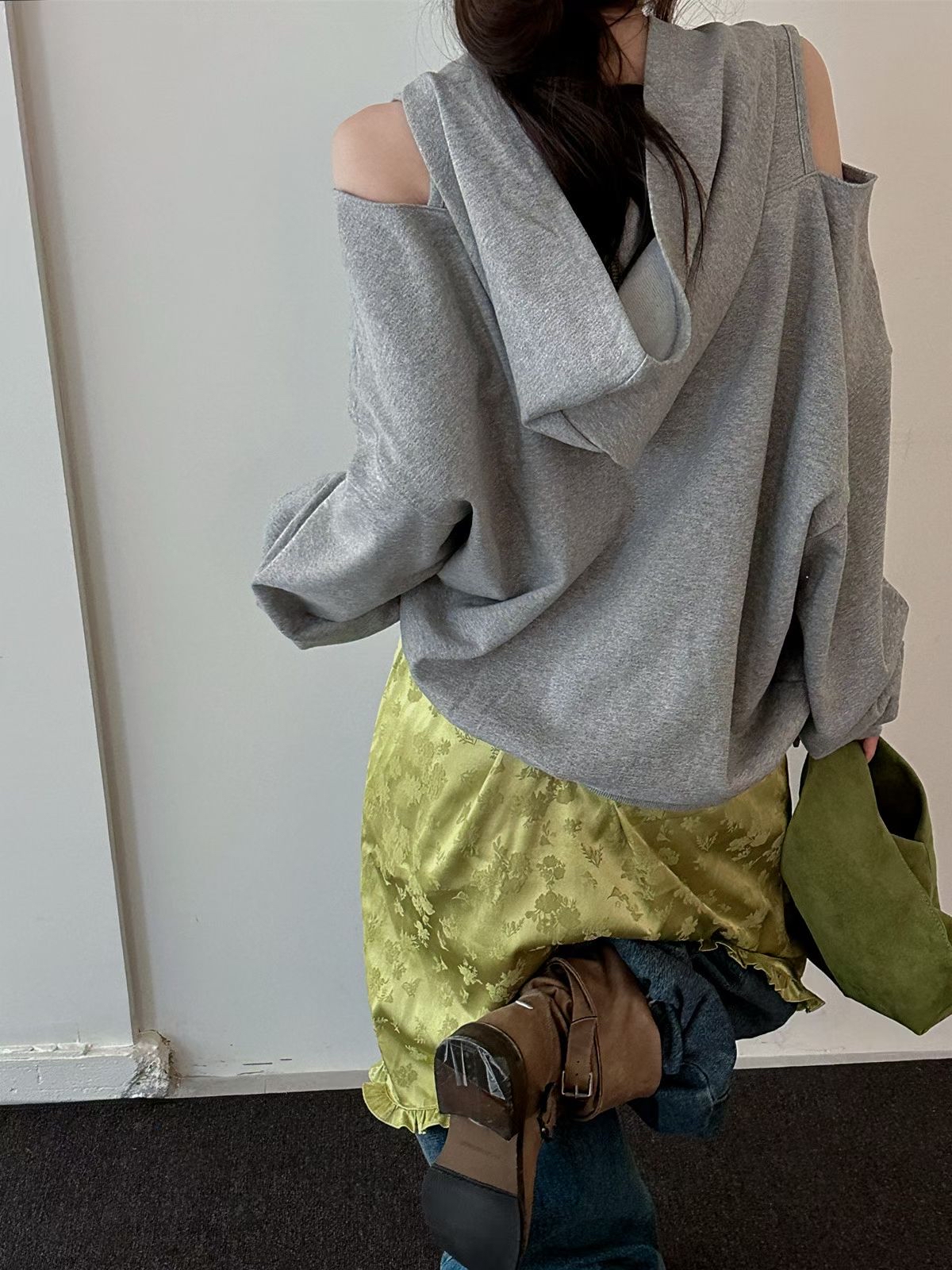 221543 有帽露膊長袖Tee