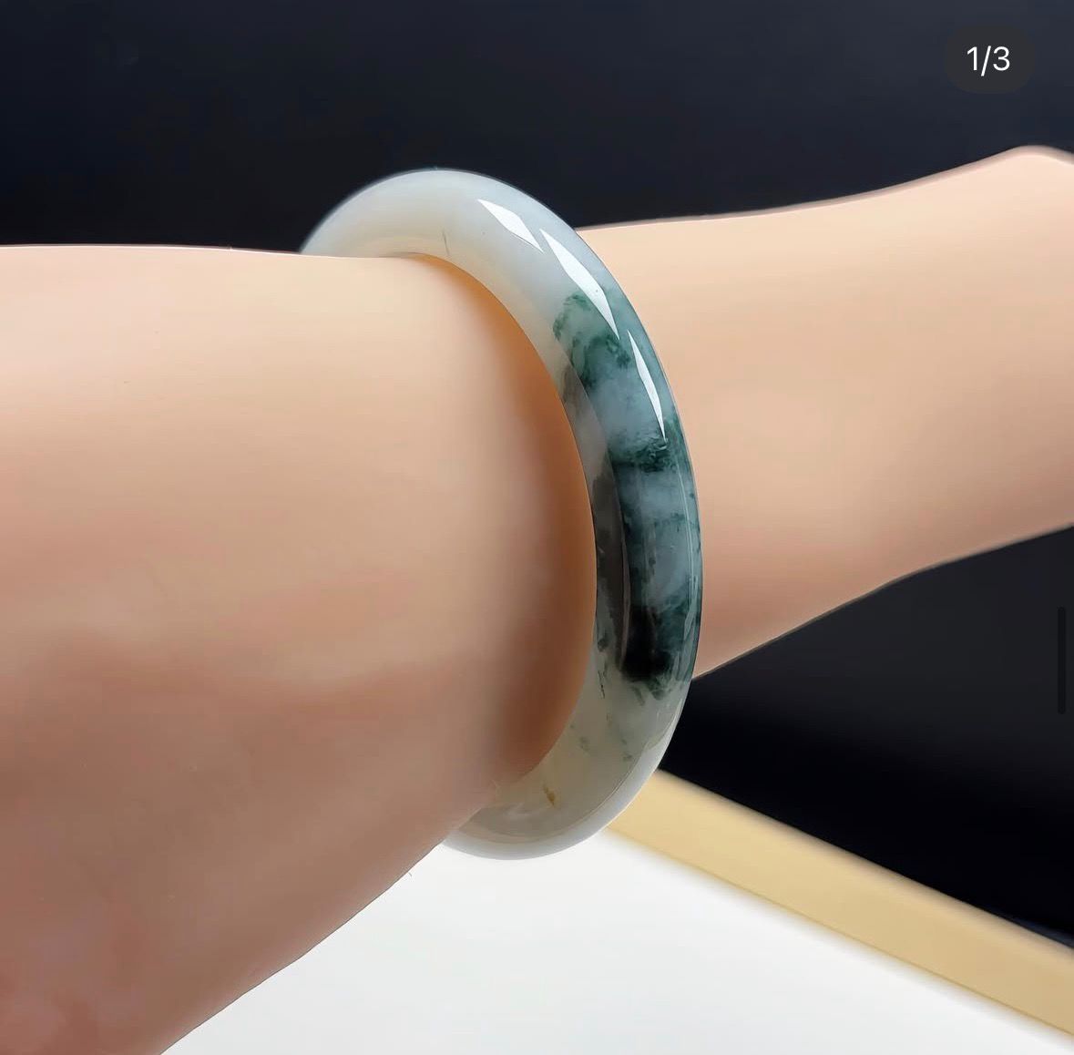 55mm 飄綠花翡翠福鐲(附送香港鑑定證書）