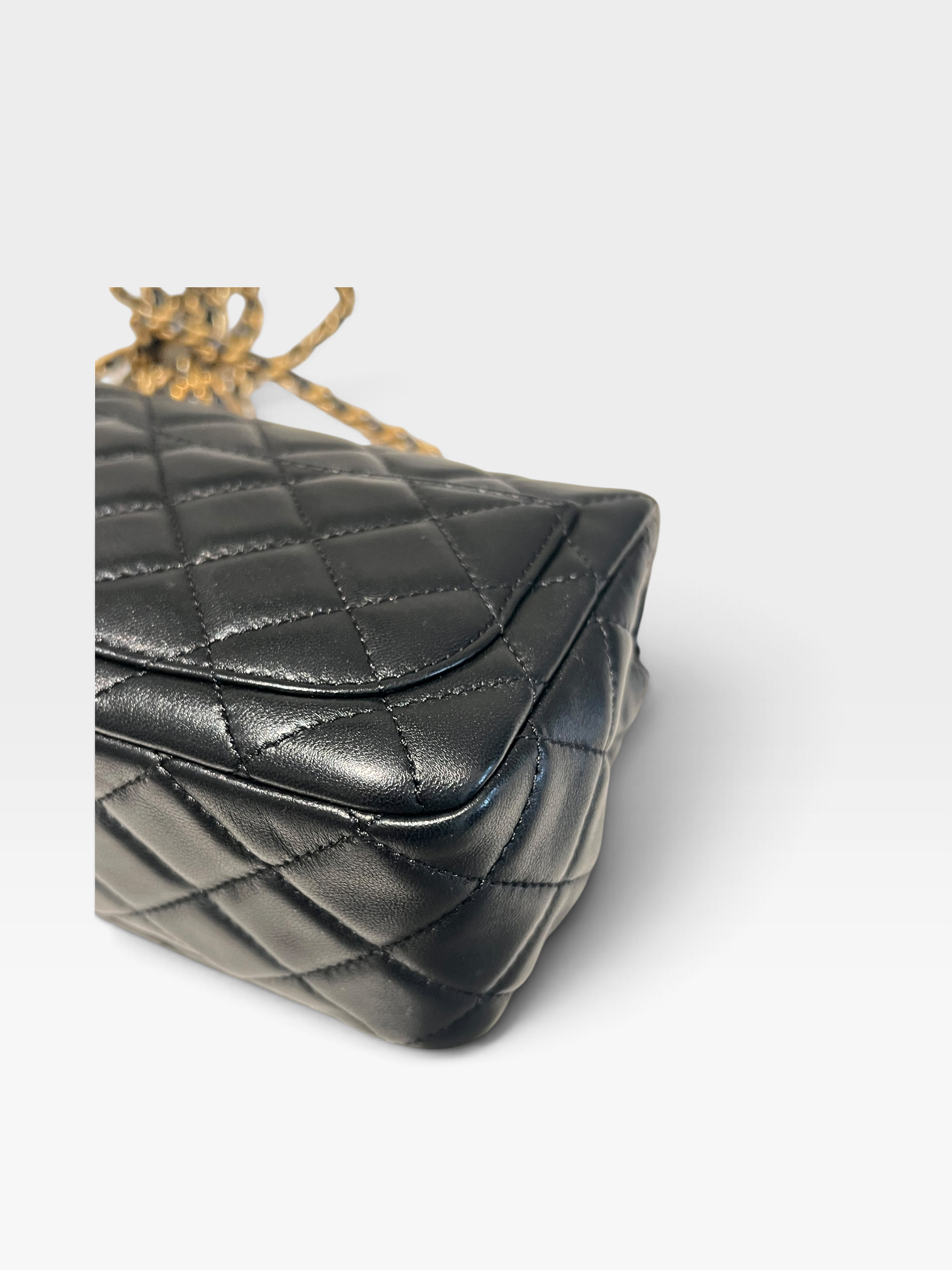 Pre-Owned CHANEL Black Quilted Square Pearl Crush Gold / Product Code: 091803