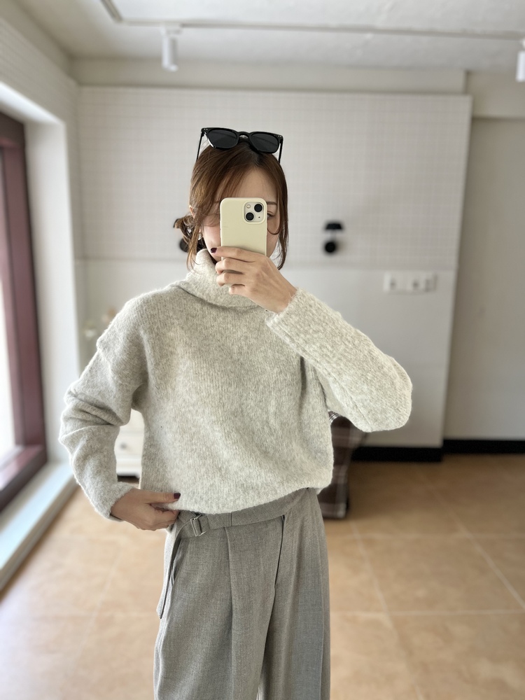 The Souffle Soft Sweater (Oat)