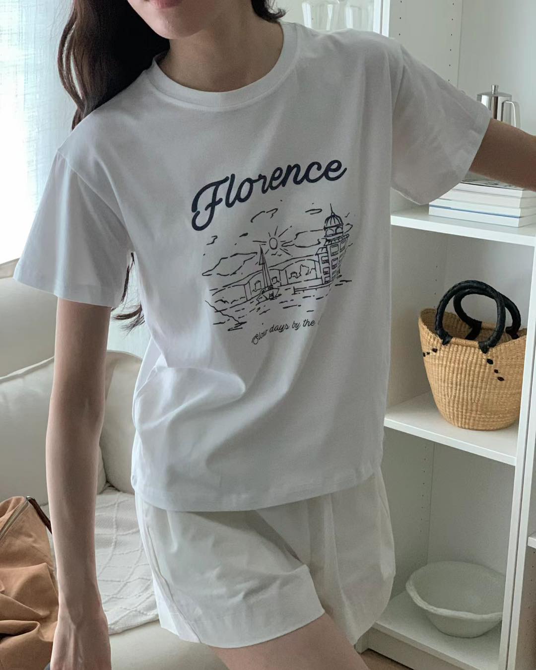 文藝感十足的手繪風 Tee