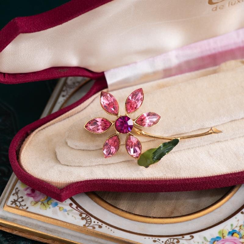 C.a. 1960s American Vintage Pink Sparkling Floral Brooch and Clip Earrings Jewelry Set (MT1385)