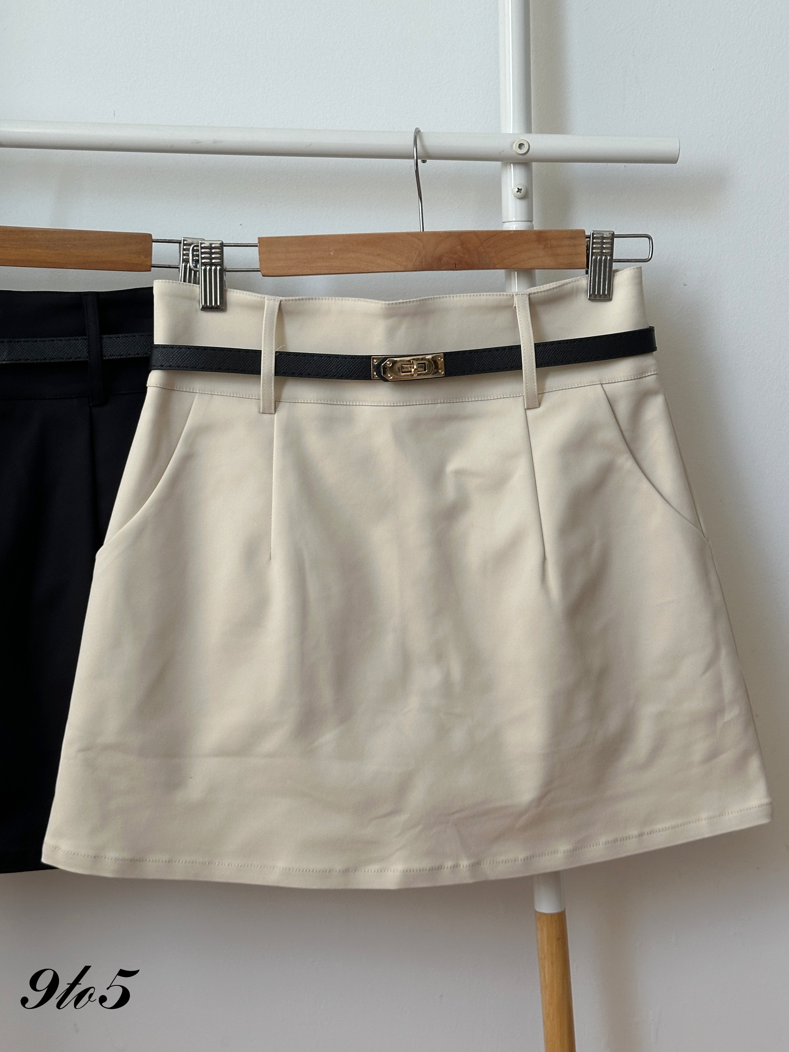 S1919 A Line Short Skirt - Black & Cream