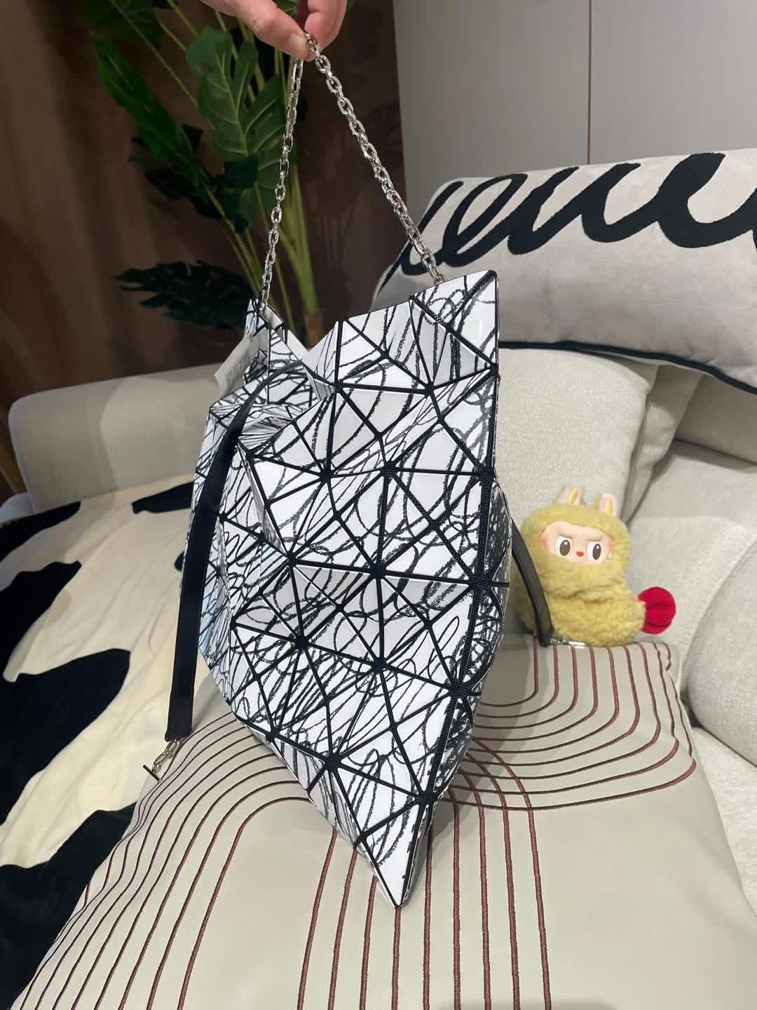 Issey miyake bao bao x RIKAKO NAGASHIMA 2way bag  100%Authentic, 98%New  ✅tap ✅Dust bag✅chain
