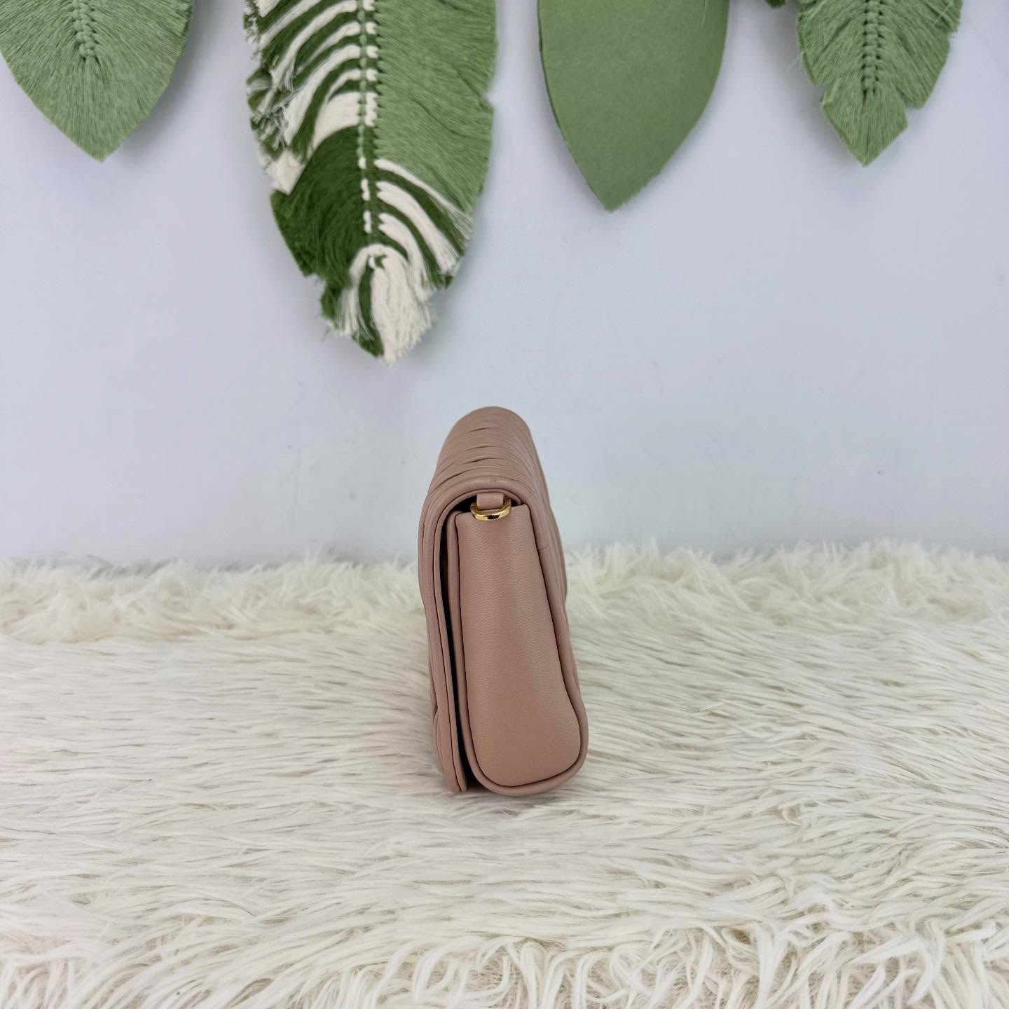 MIU MIU🤍PRE OWNED Matelassé Flap 裸粉色皺摺斜肩包🩷