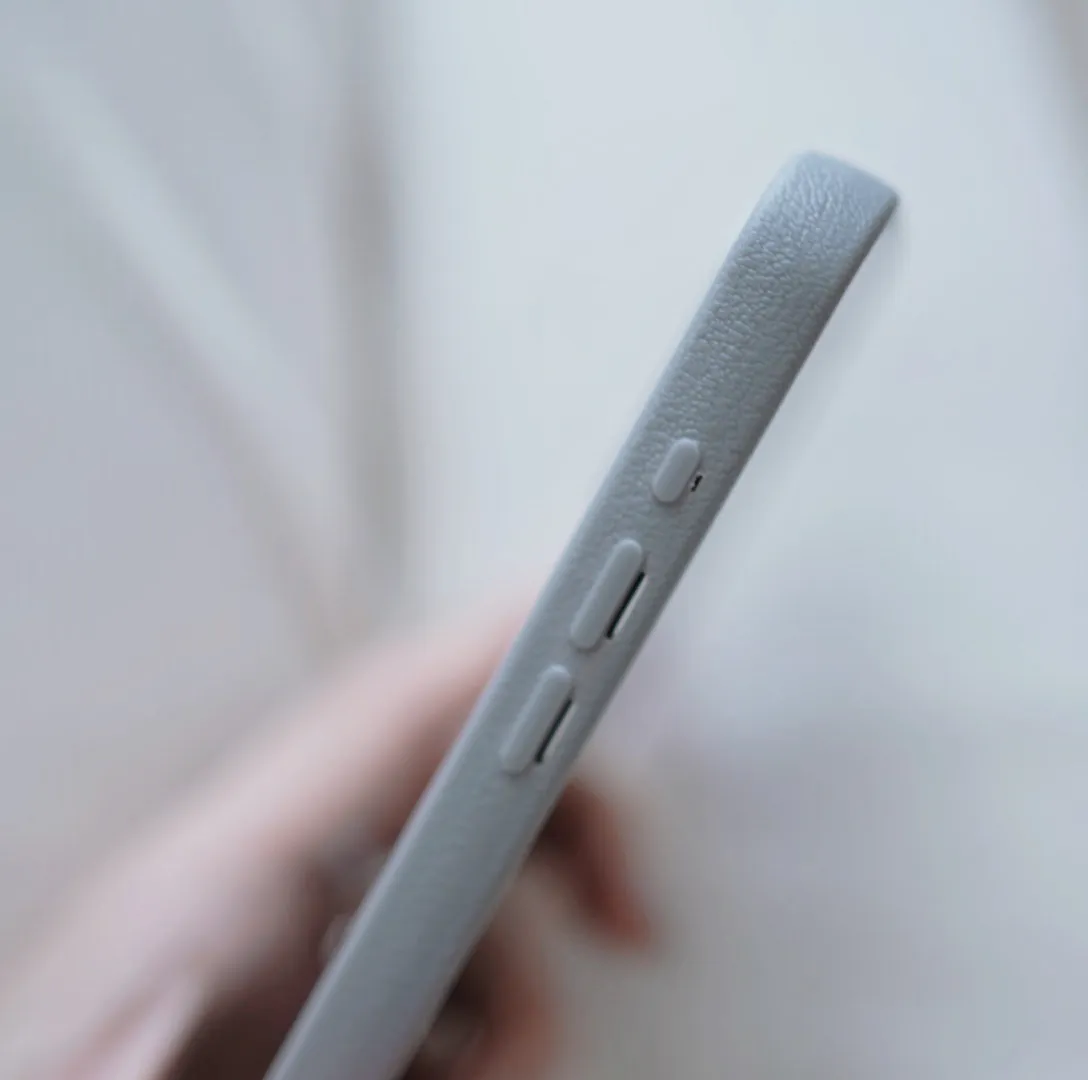 【雙白蕾絲蝴蝶結XPU皮革*灰*】iPhone Case