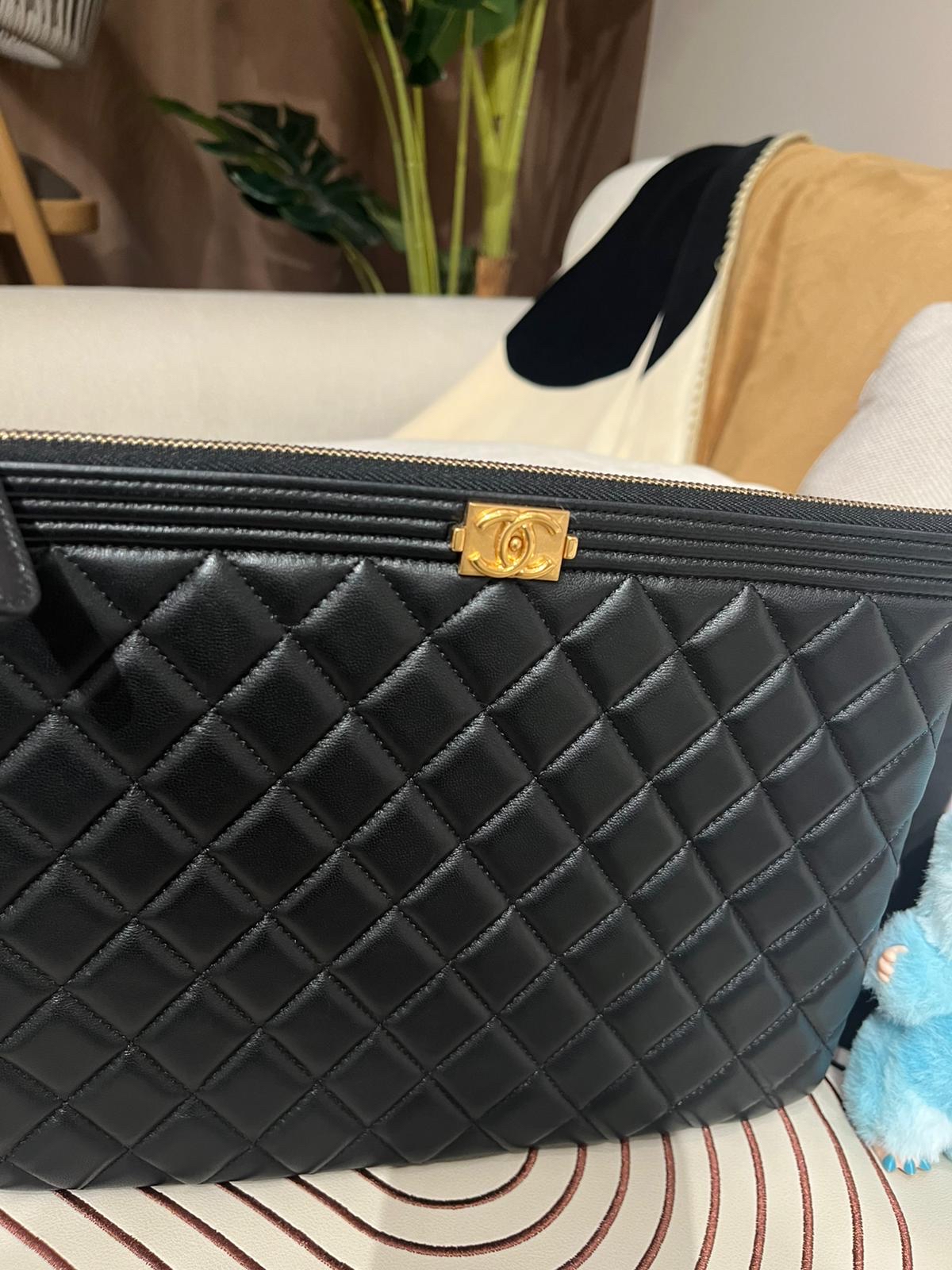 Chanel clutch bag 黑色羊皮 boy 金扣 100%Authentic,98%new ✅card✅防塵袋