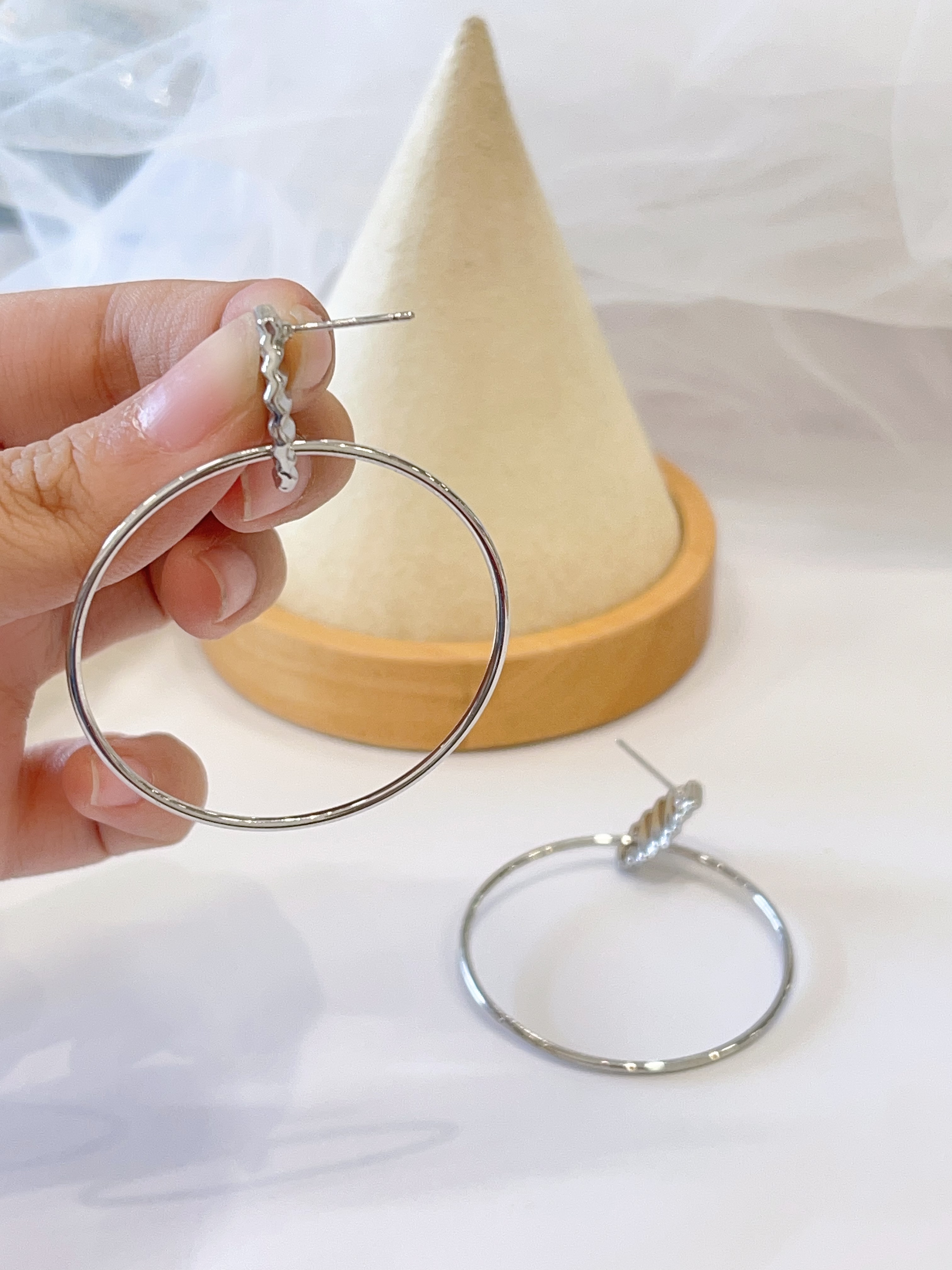 条纹感十足大圈耳针耳环