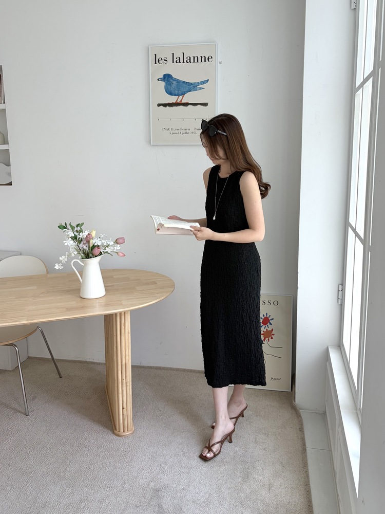 Ruched Slim Dress (Black)