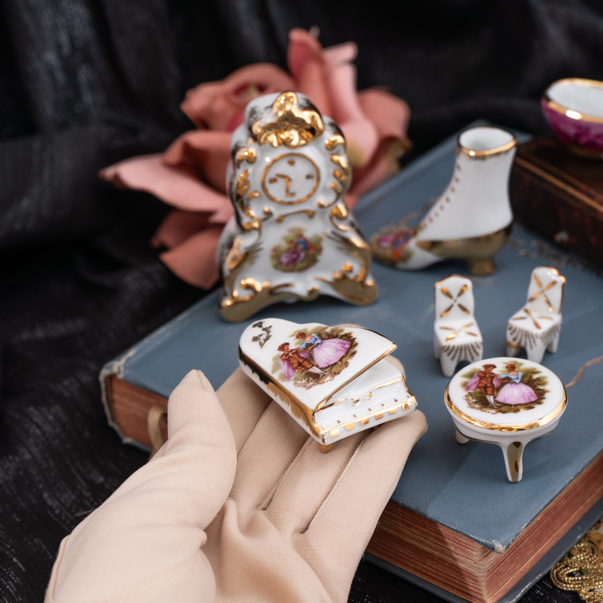 Vintage Mid-Century French Limoges White Porcelain Romantic Courting couple Miniature -  Boot (MT1984)