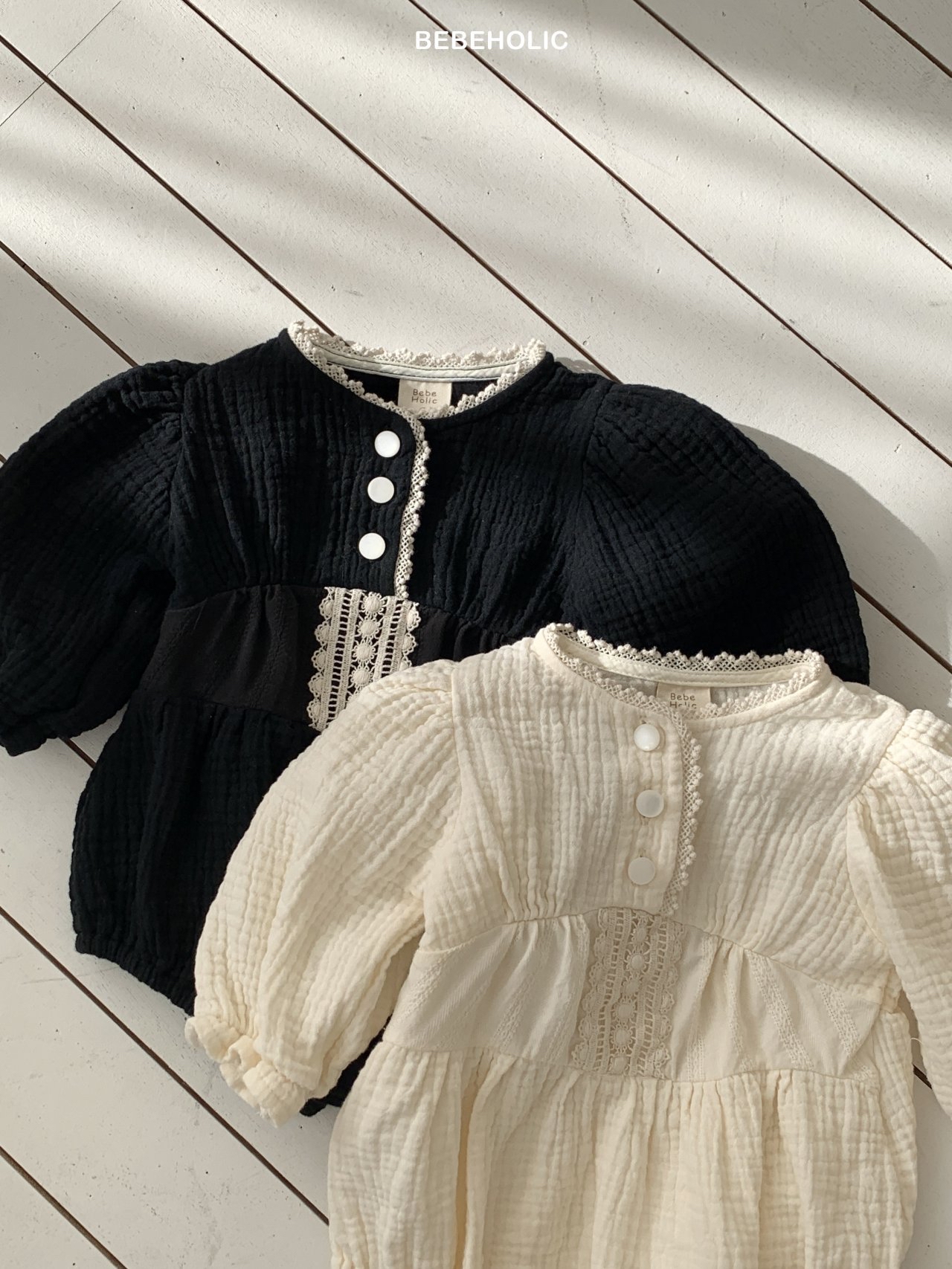 🌸預訂 韓國直送🌸🇰🇷BEBEHOLIC兩色蕾絲花邊長袖包屁衣