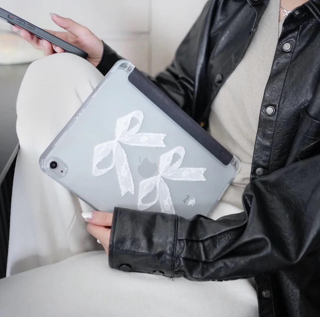 【Black x White Lace Ribbon】透明磨砂書本式 iPad Case