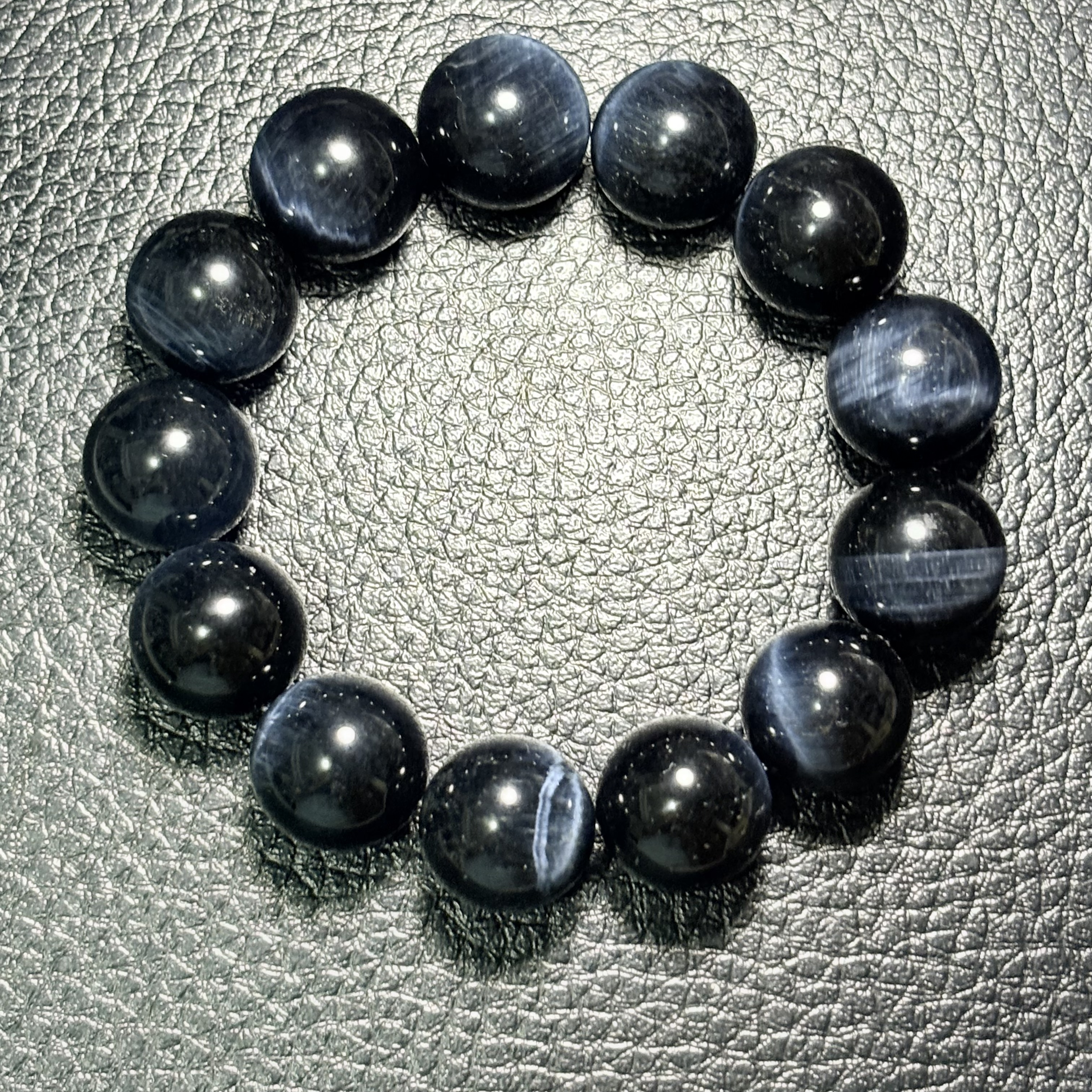 藍虎眼石手串 No.3583 | 規格：18 mm珠17cm 手圈丨附送證書