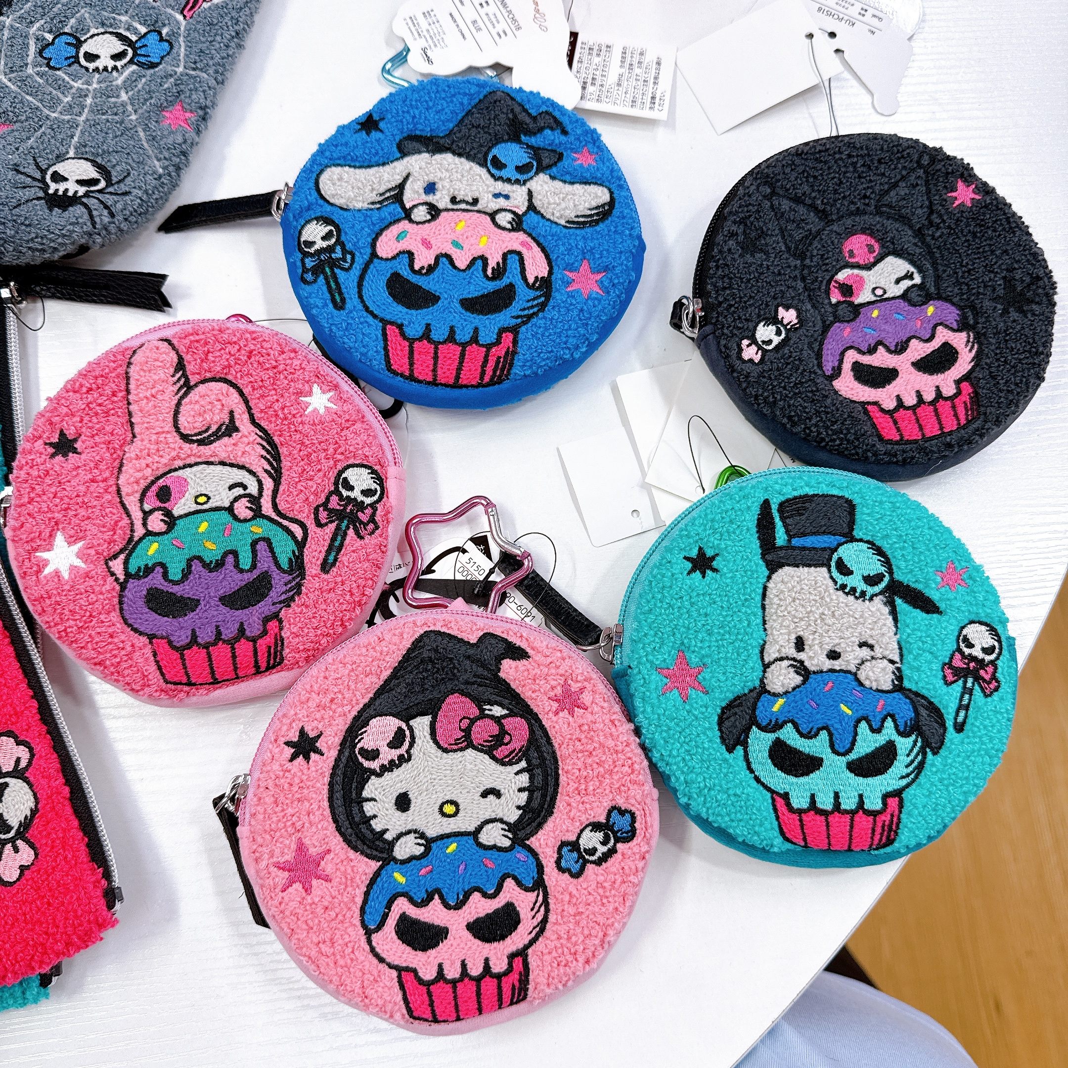 日本直送日本限定版Sanrio 萬聖節系列針織刺繡大容量拉鏈袋 圓形散銀包