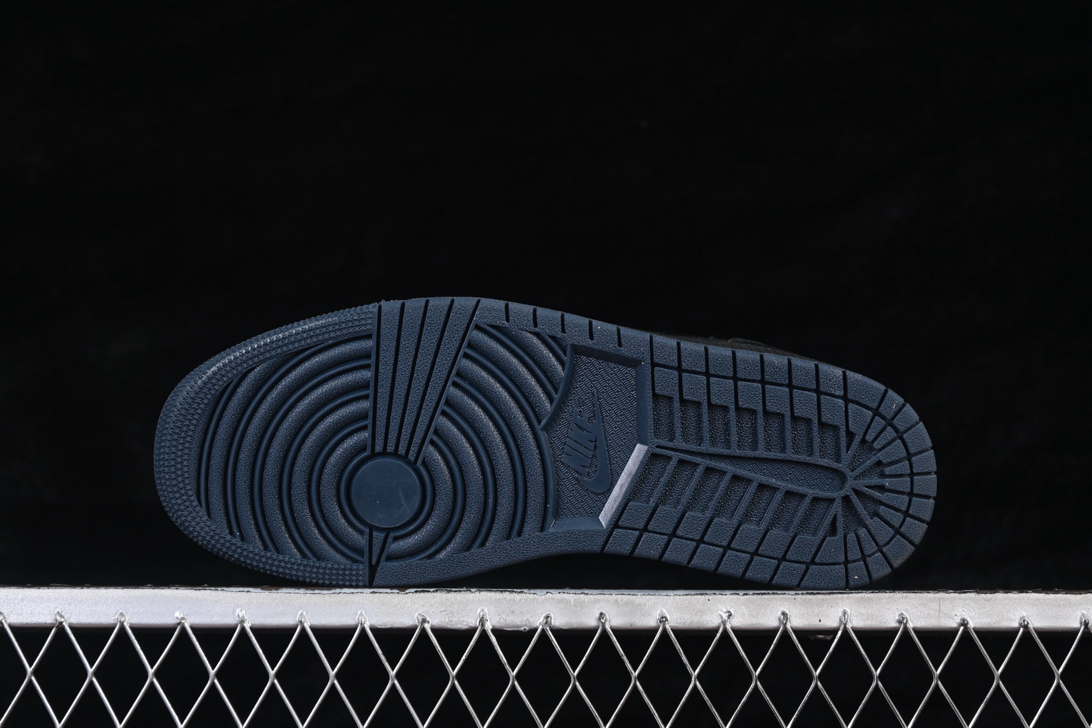 Nike Air Jordan 1 Low SE IQ3460-010