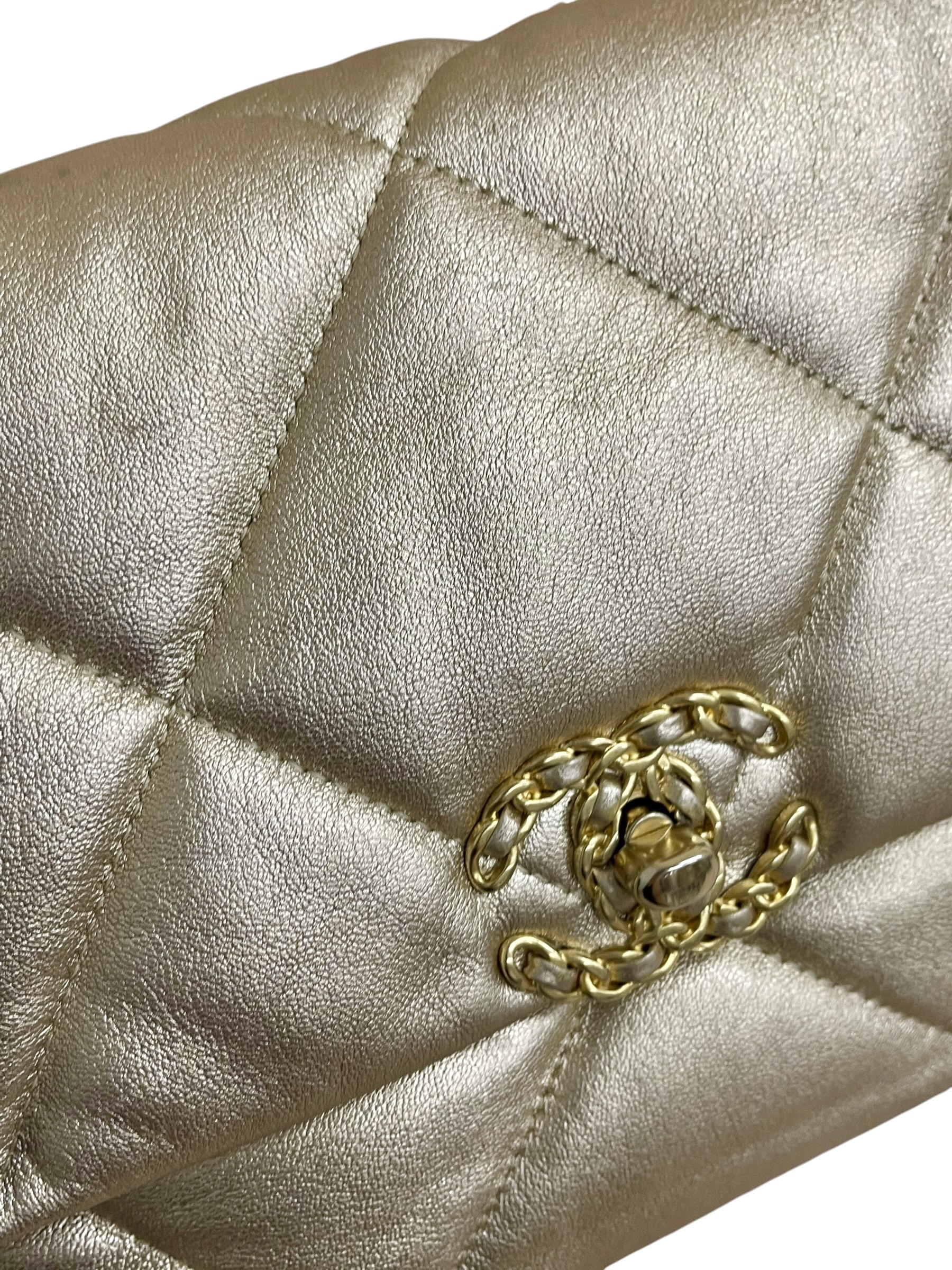 Pre-owned Chanel 19 Flap Bag / Product Code: 062203