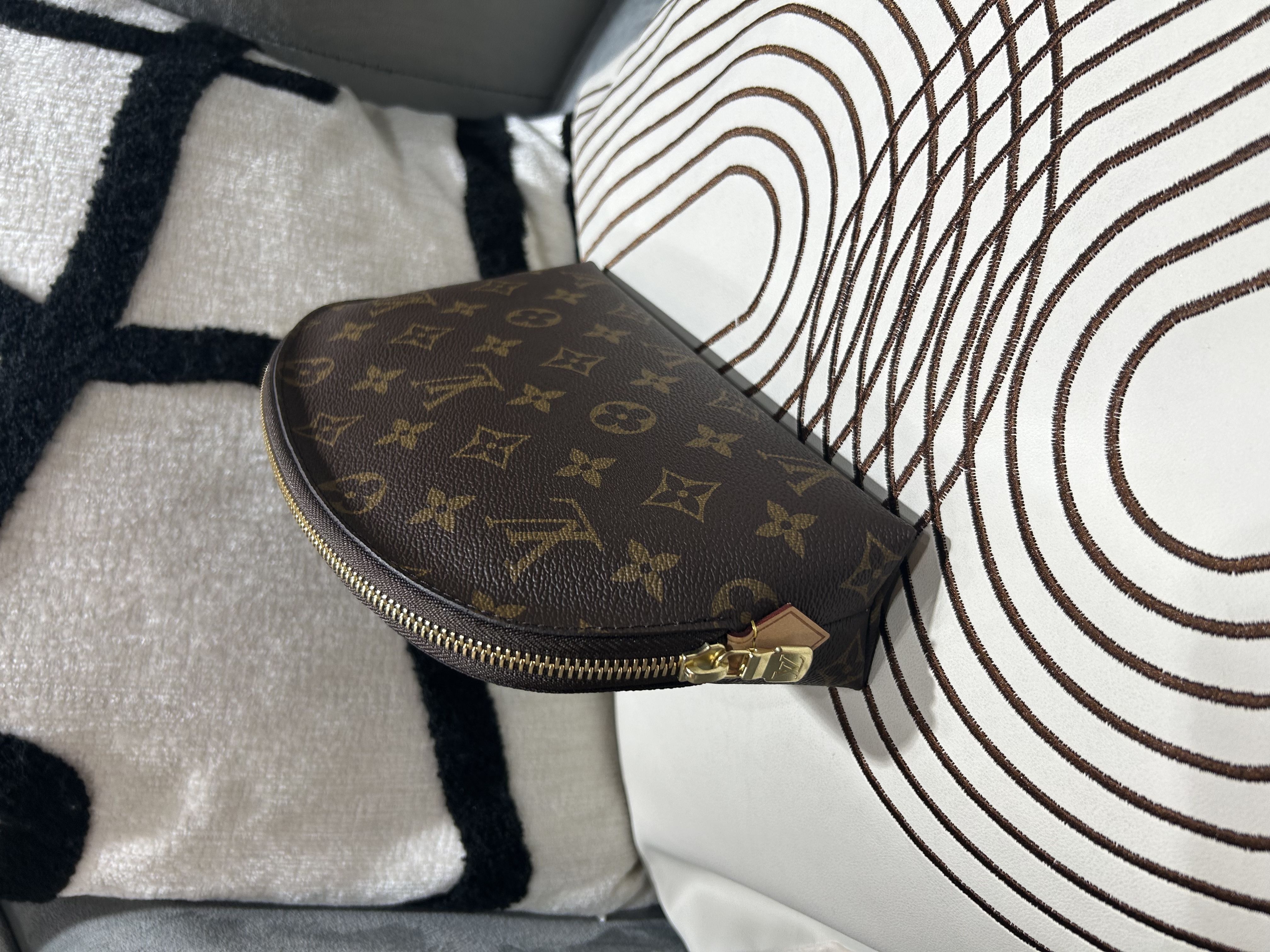 未使用品 Lv 大化妝包 POUCH gm M47353 100%Authentic ,unused✅dust bag 