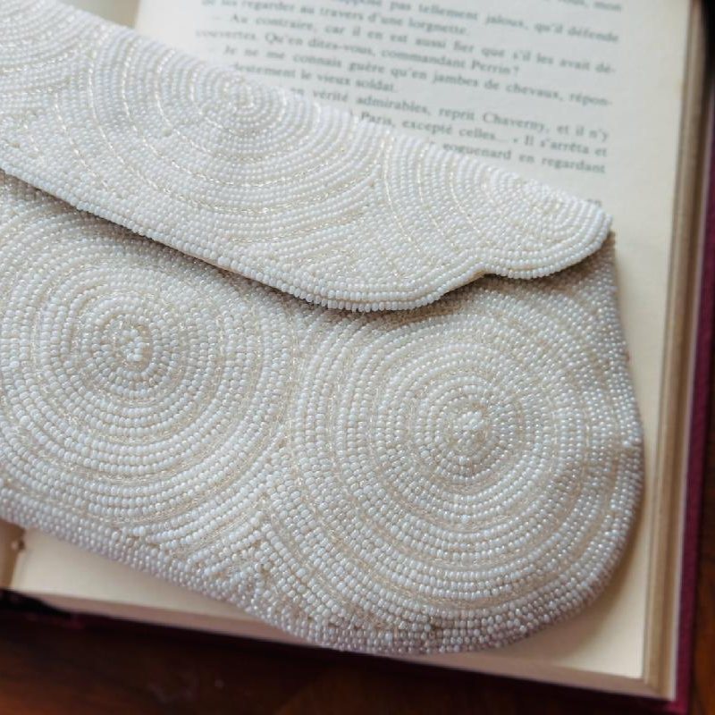 Vintage Walborg Made in Japan Circular Motif Pearl White Clutch (MT2060)