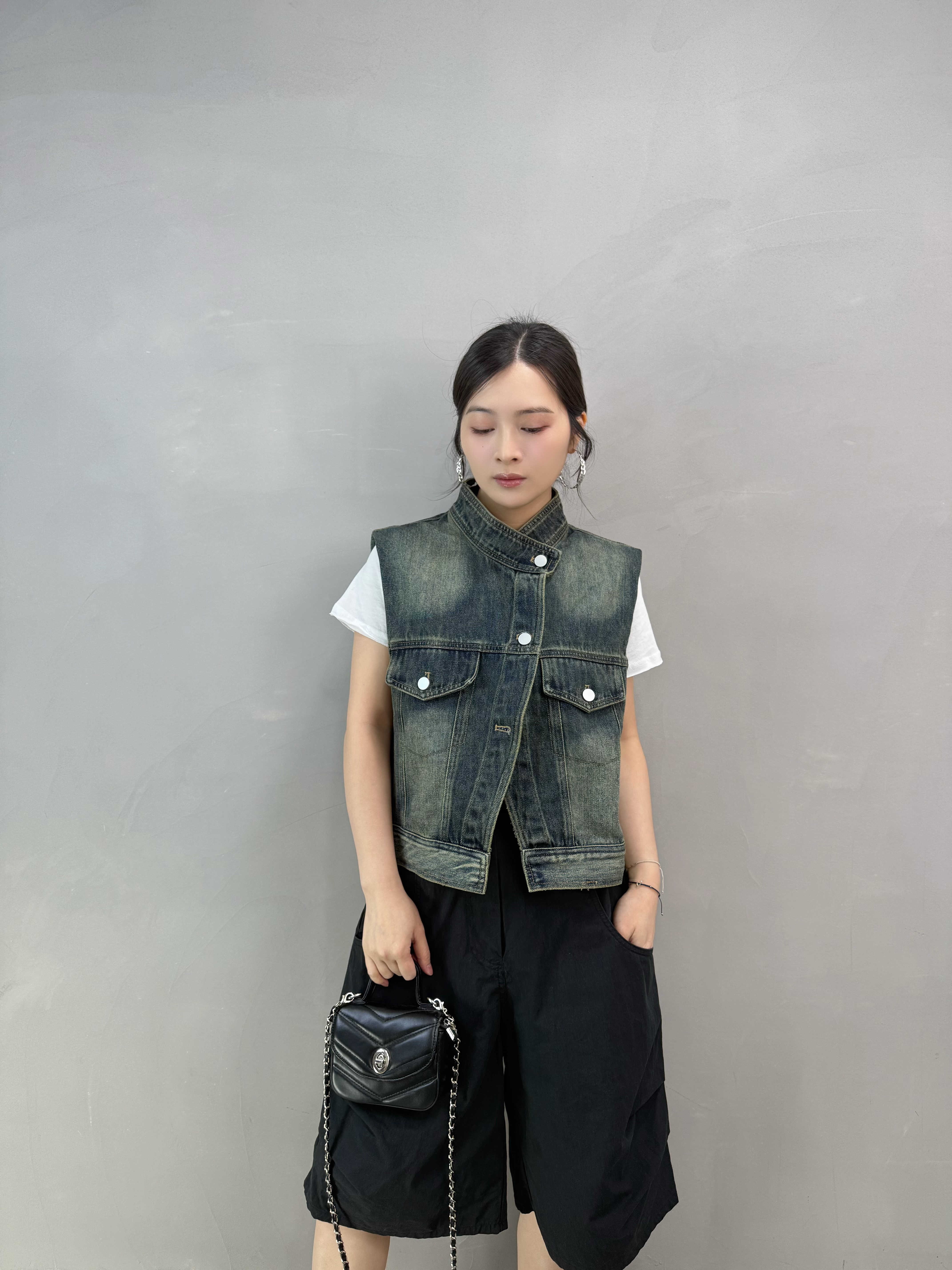 A16 洗水牛仔背心外套