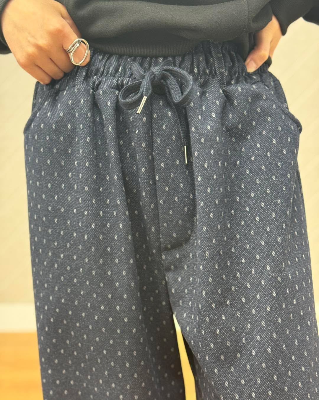 斜紋絨布闊身直腳褲