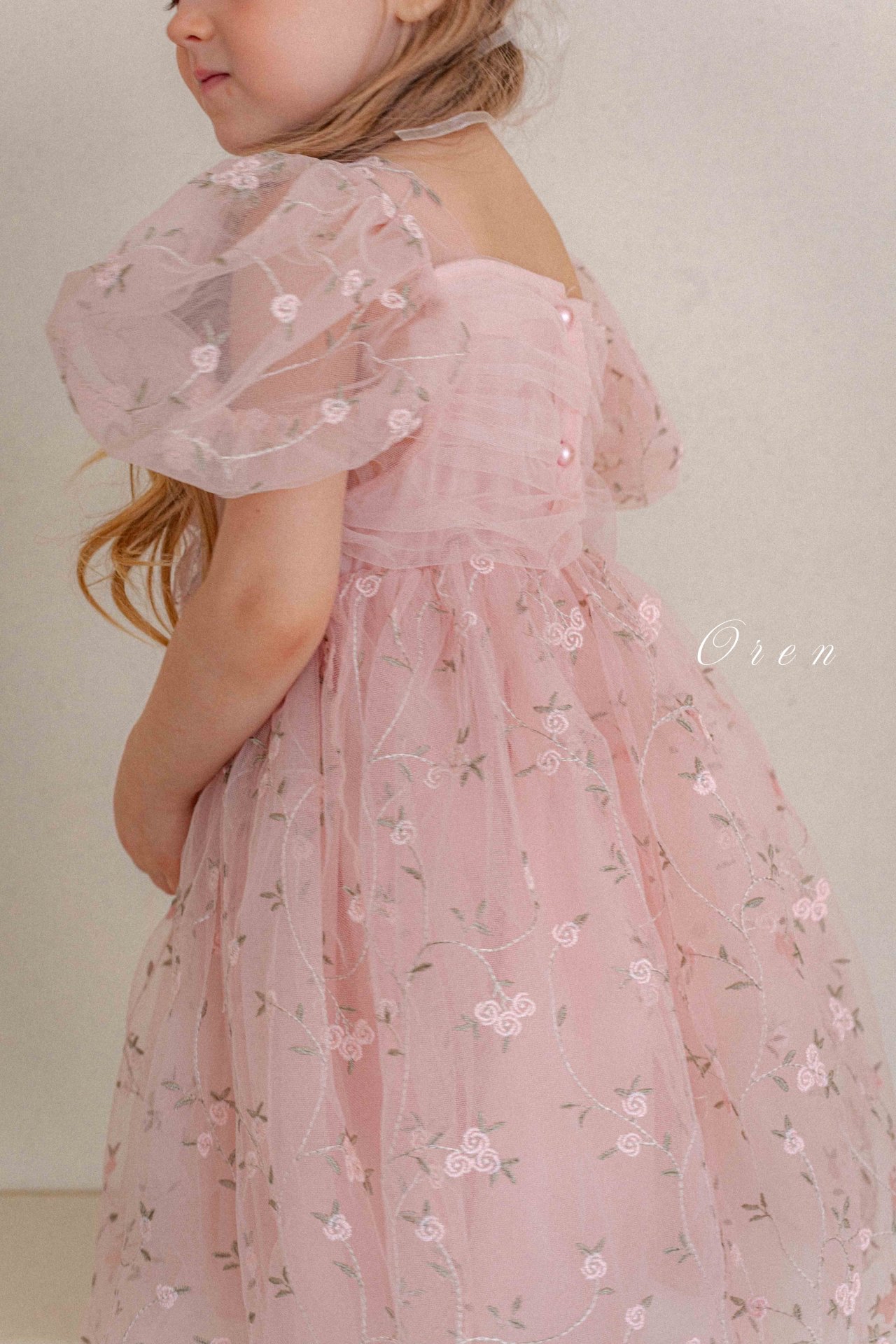 ☀️預訂 韓國直送☀️🇰🇷Oren Roslyn Bloom兩色花卉刺繡泡泡袖包屁裙/連身裙