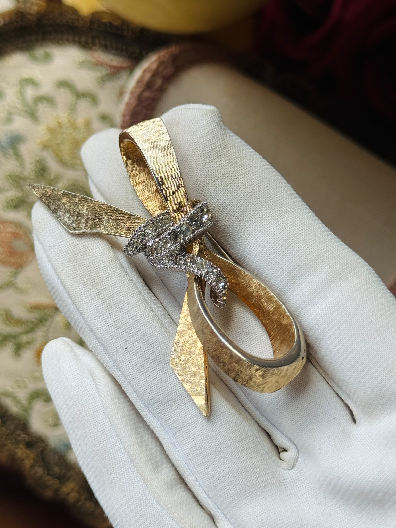 Vintage C.a. 1950s Avon Textured Gold & Silver Bow Shape Brooch(MT2638)