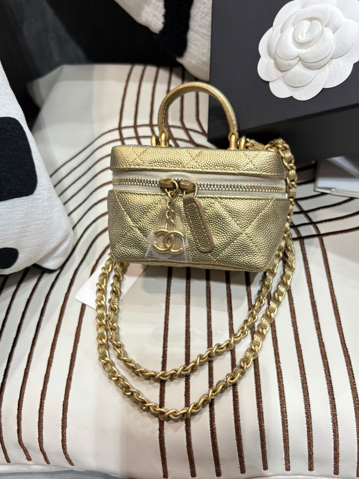 未使用品 Chanel mini vanity with handle 金色限量 100%Authentic ,Unused  ✅CARD✅dust bag✅BOX