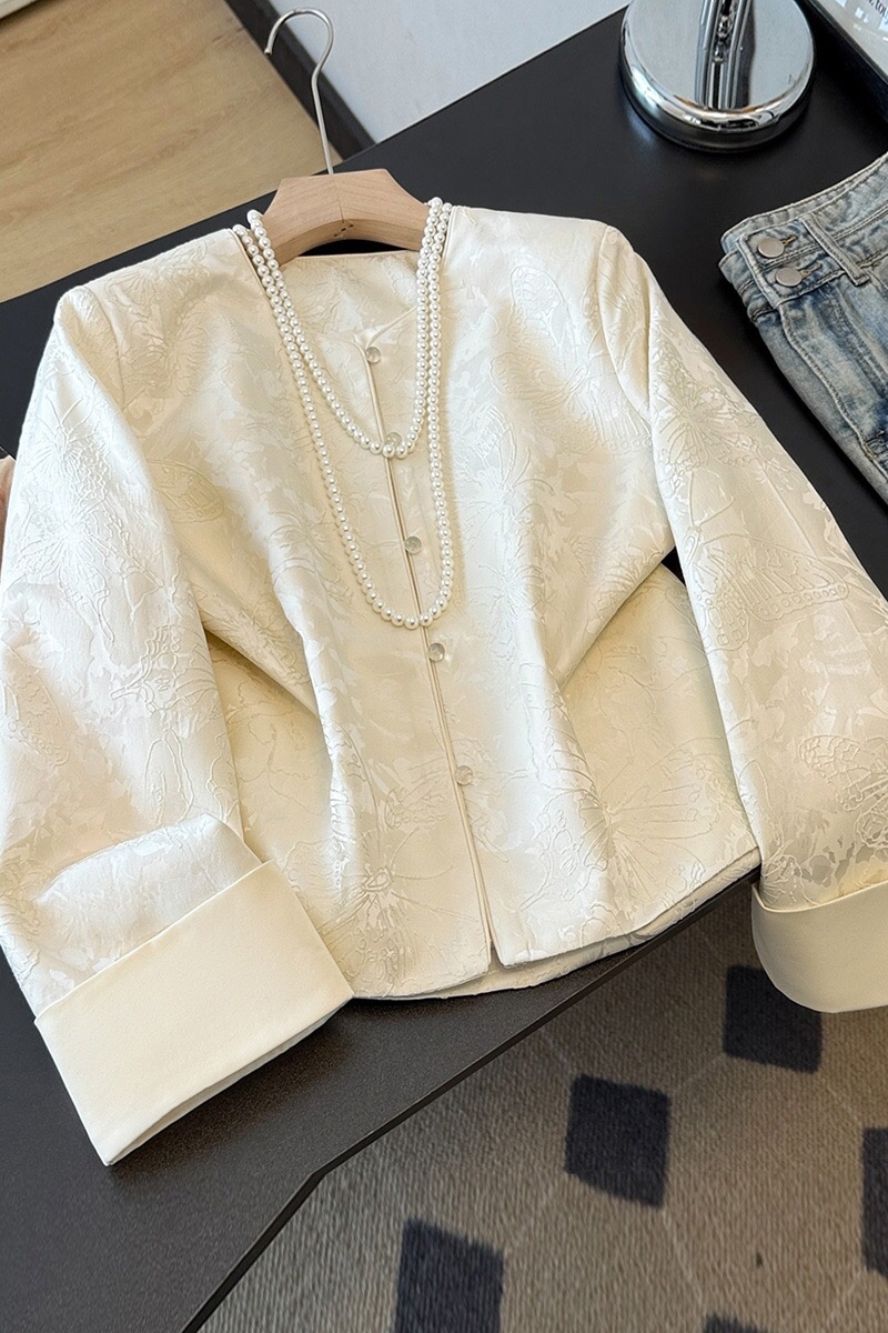 B106(9925) 新中式气质高级感缎面提花刺绣蝴蝶付垫肩杏外套上衣