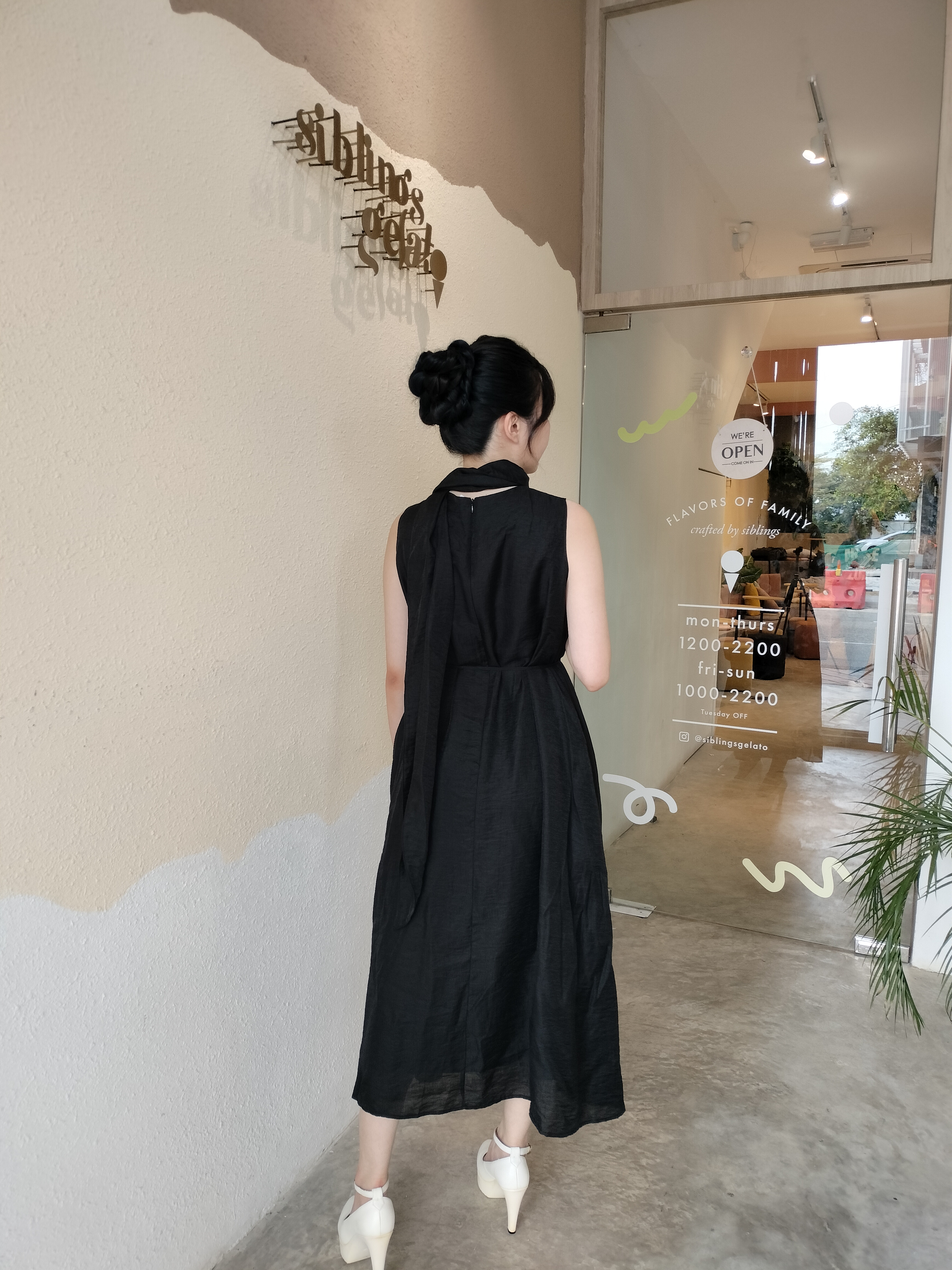 Sleeveless Dress with Scarf-Inspired Neckline‖ 领口围巾设计无袖连衣裙 KR021671152