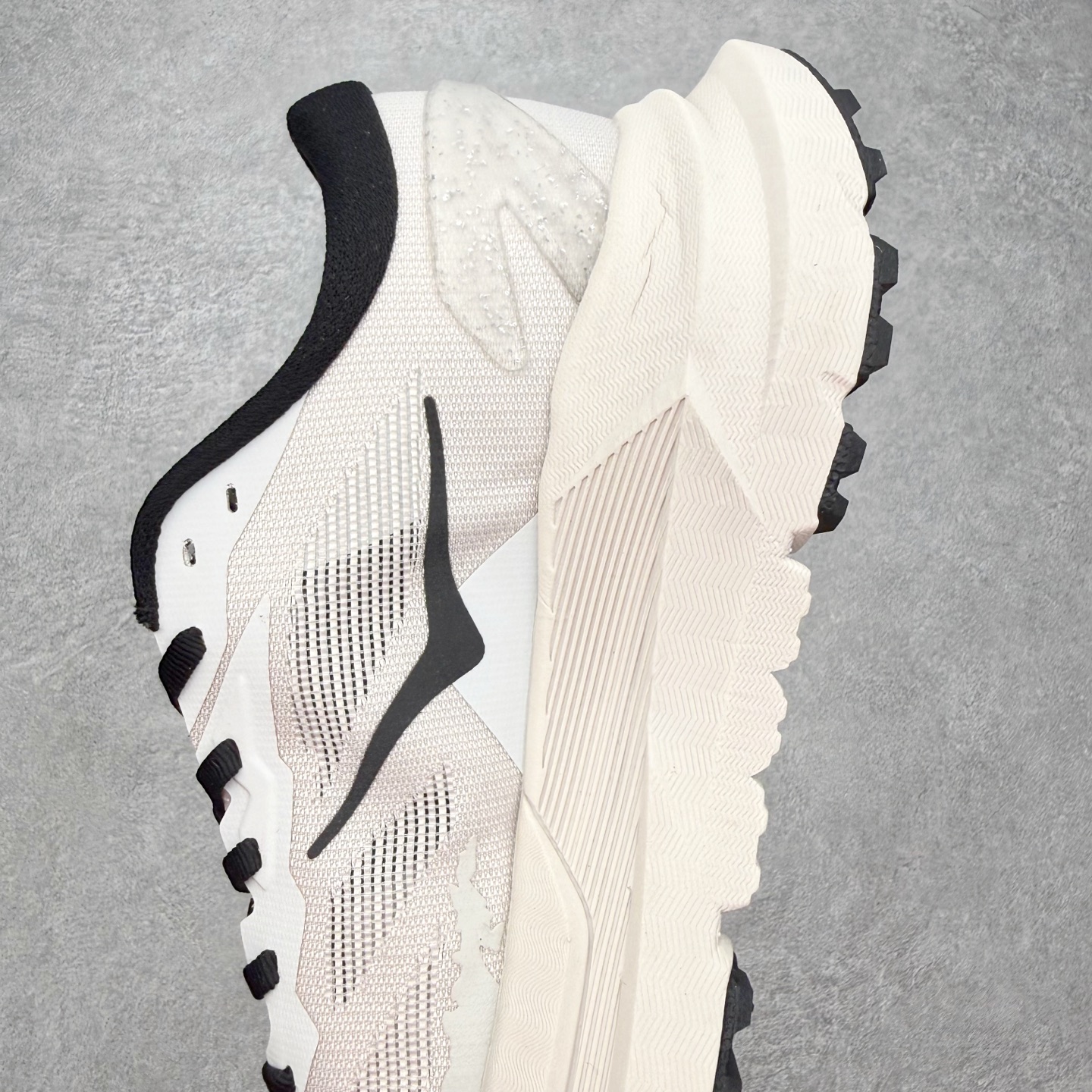 Hoka One One Mafate X