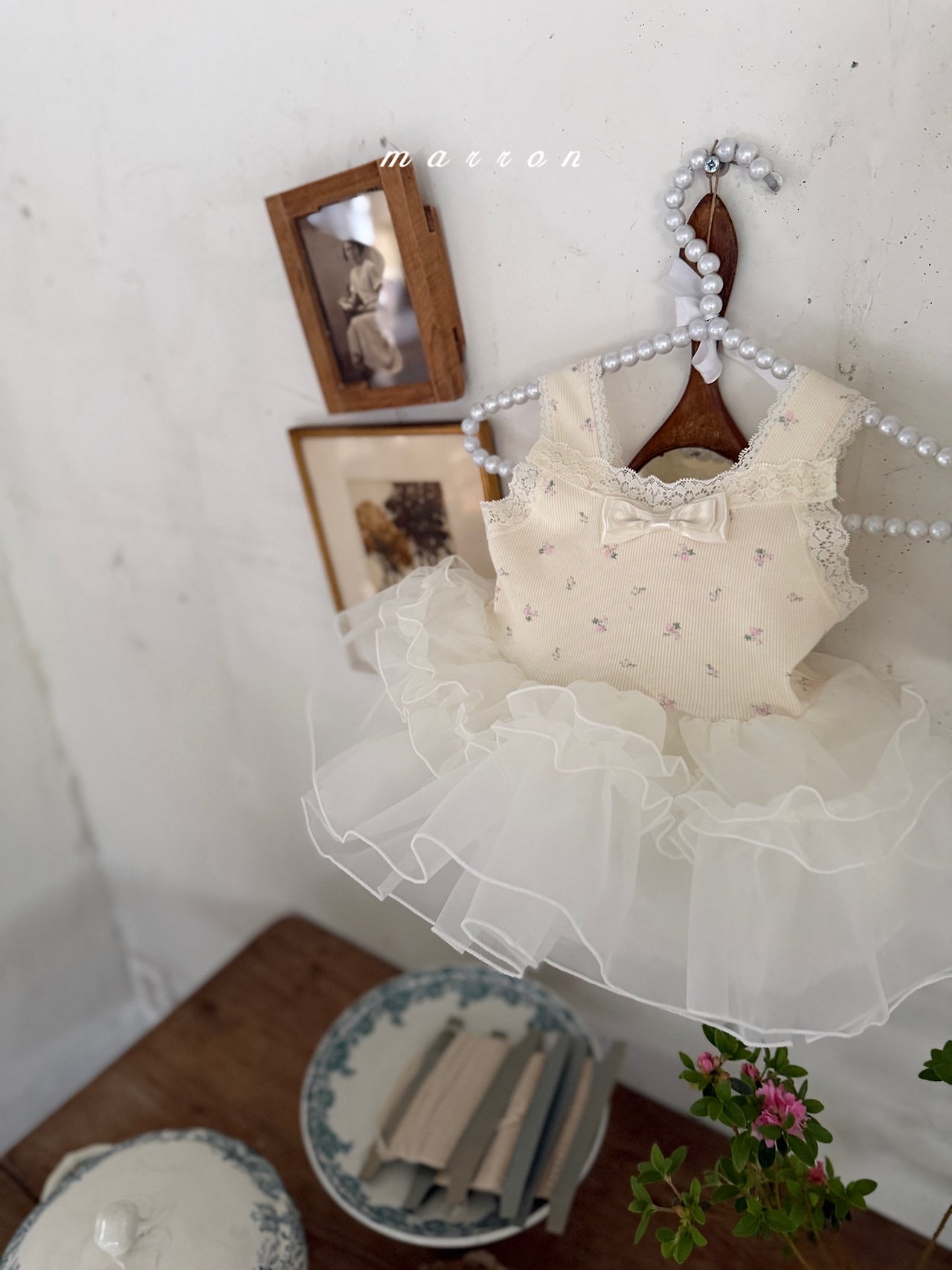 ☀️預訂 韓國直送☀️🇰🇷Marron兩色緞帶蕾絲薄紗背心包屁裙