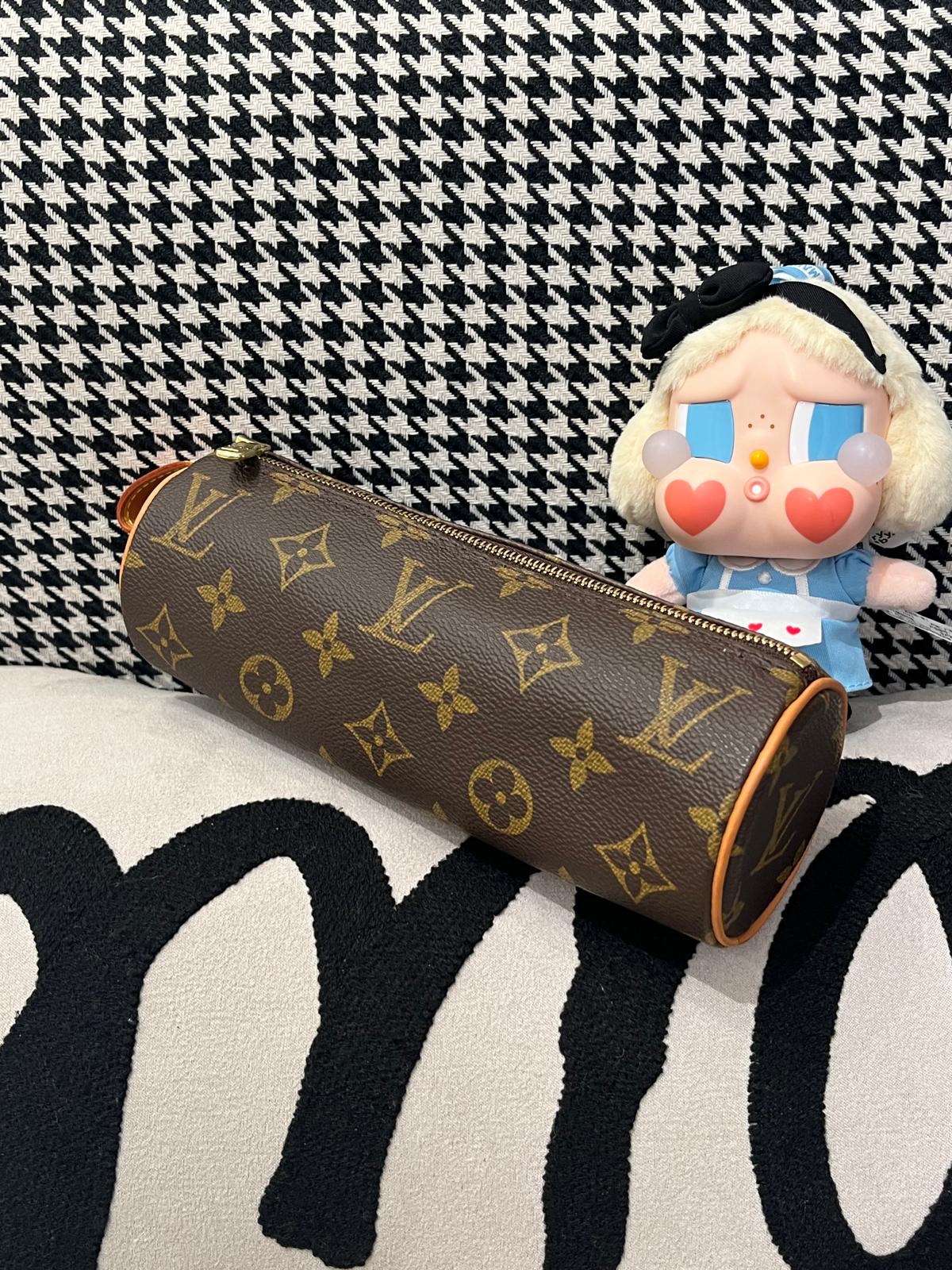 LV Monogram 圓桶筆袋 zip pouch 100%Authentic, 98%New ✅Dust bag
