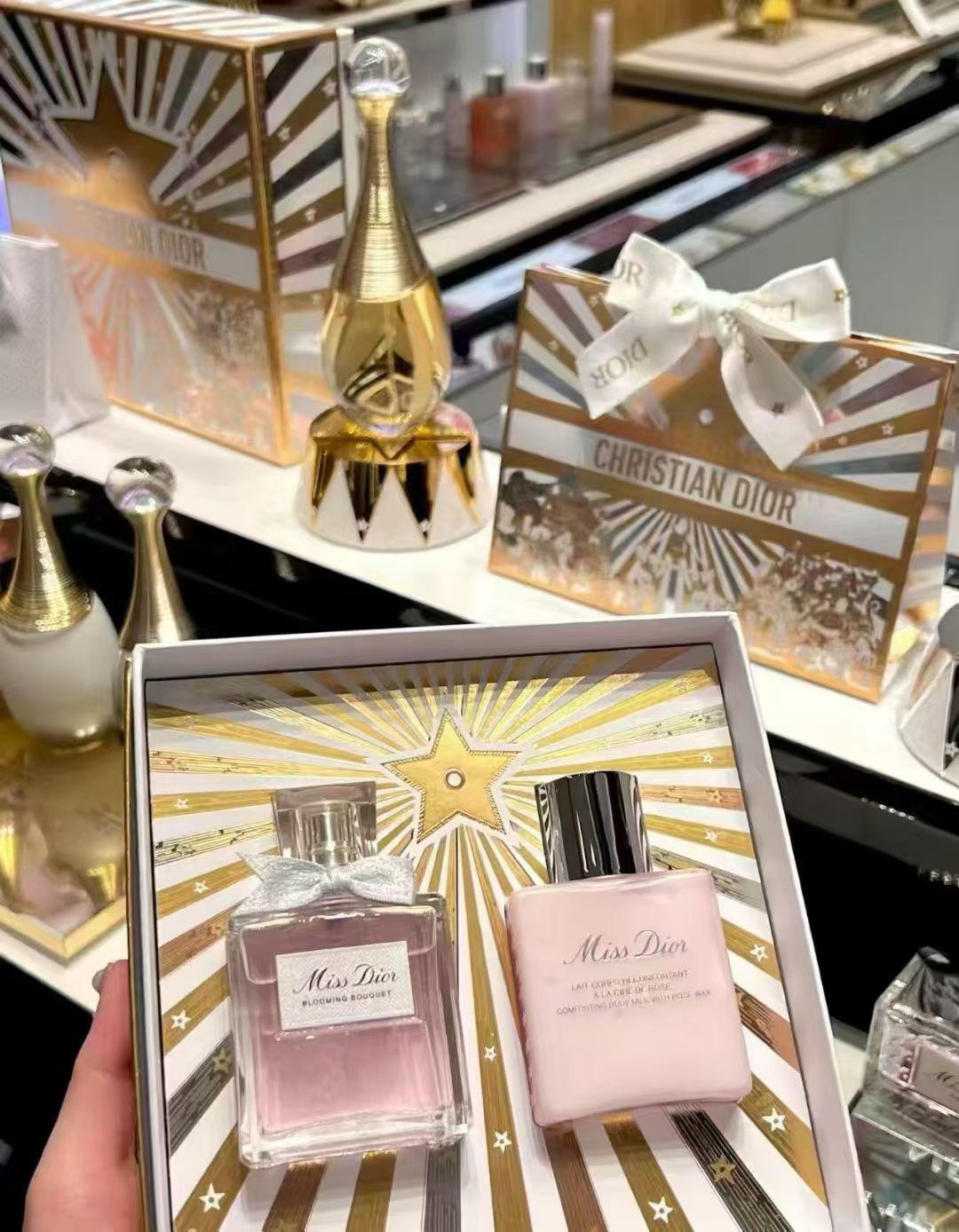 日本🇯🇵DIOR花漾甜心香水+身體乳套裝 花漾套裝內容： 50ml甜心淡香水 + 75ml玫瑰香氛身體乳