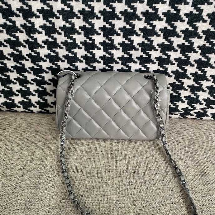 【預訂貨品】CHANE灰色銀扣CF 👜20開